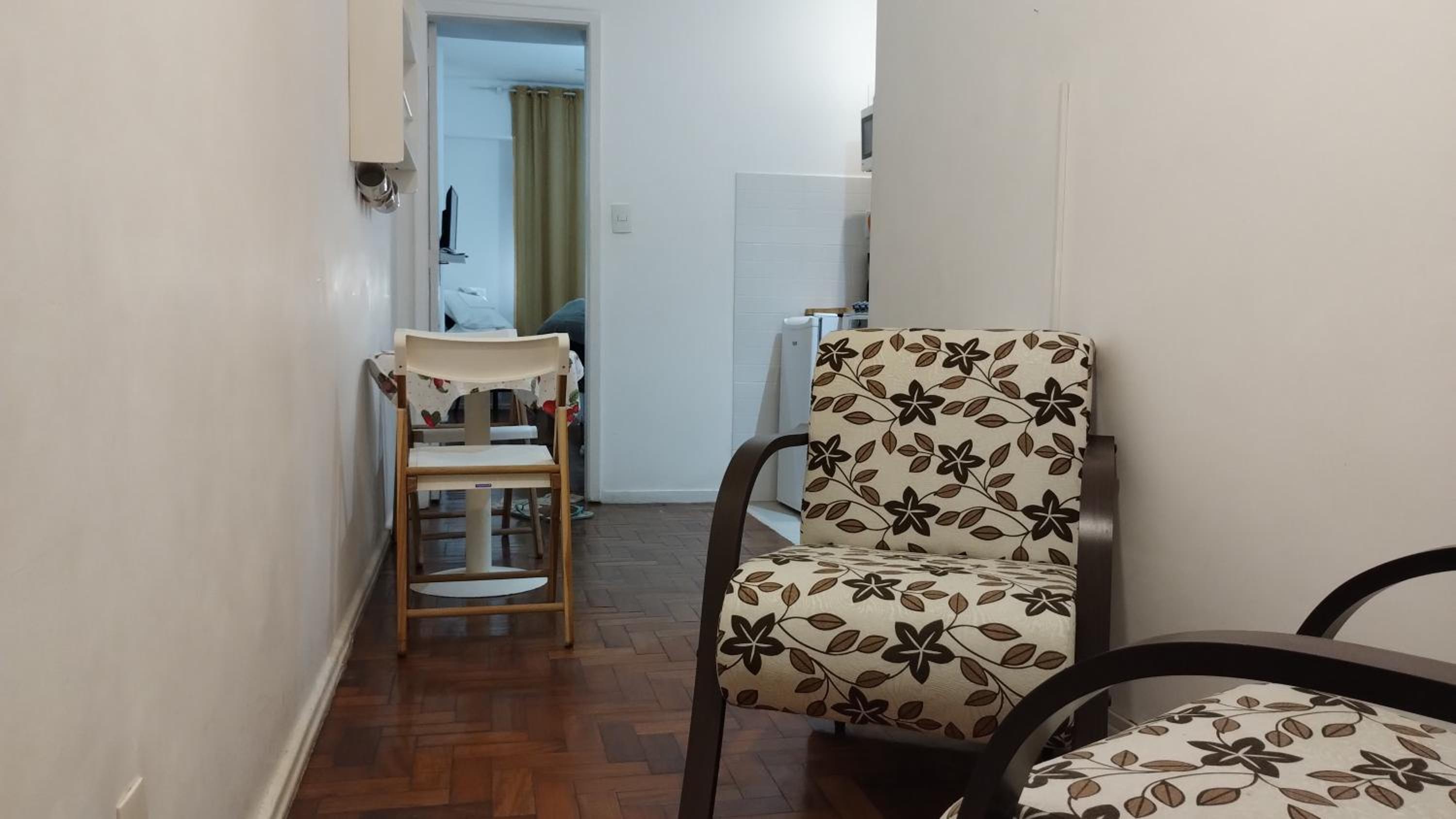 One-Bedroom Apartment - Photo 8