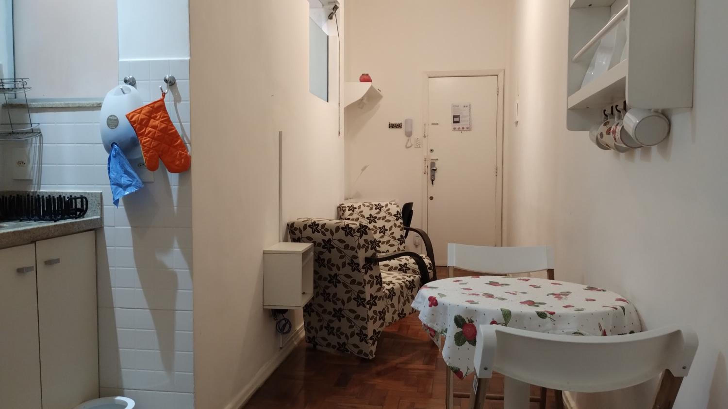 One-Bedroom Apartment - Photo 11