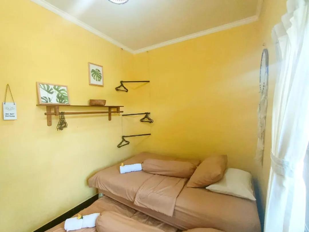 Twin Room with Private Bathroom - Photo 14