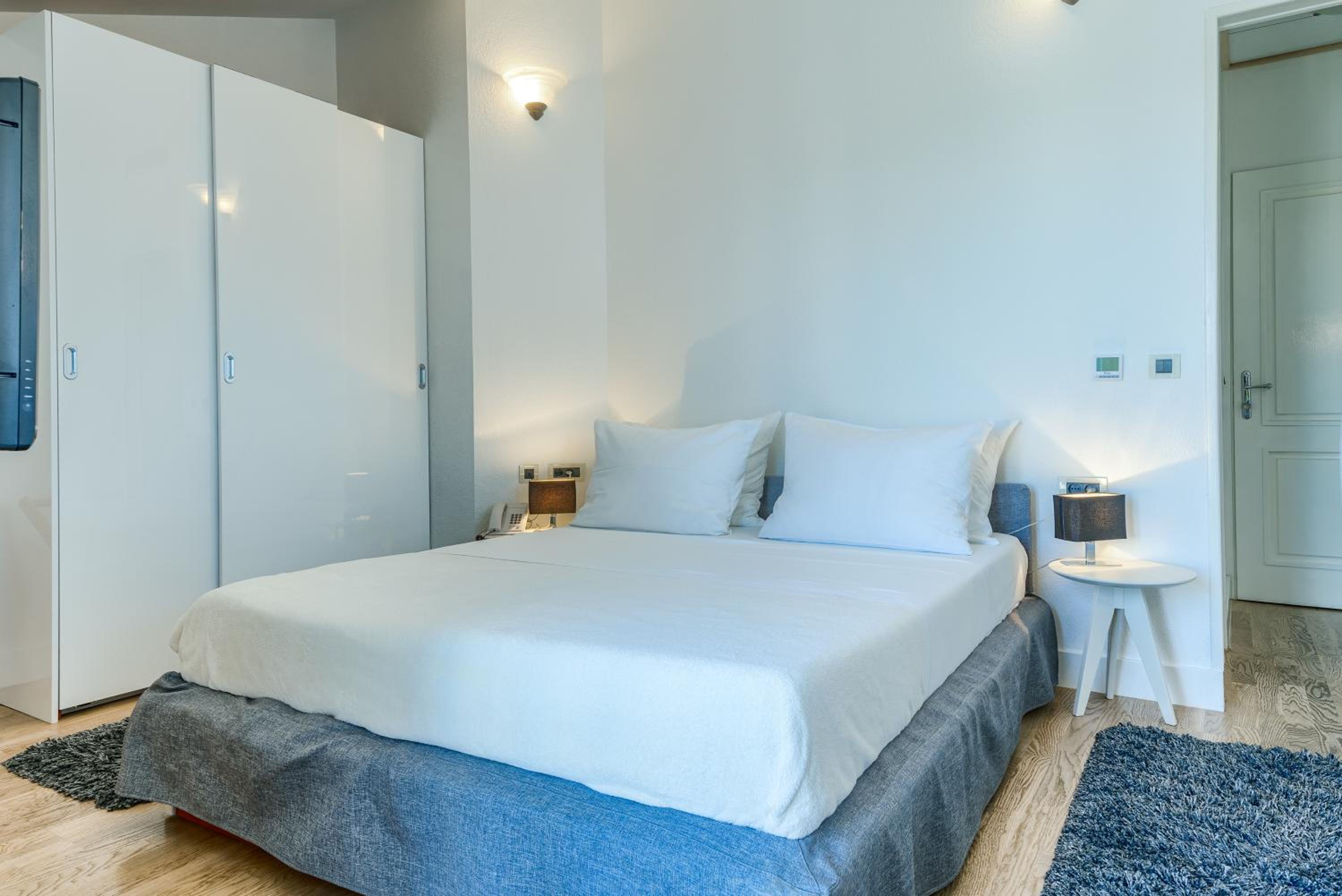 Double or Twin Room with Garden View - Photo 6
