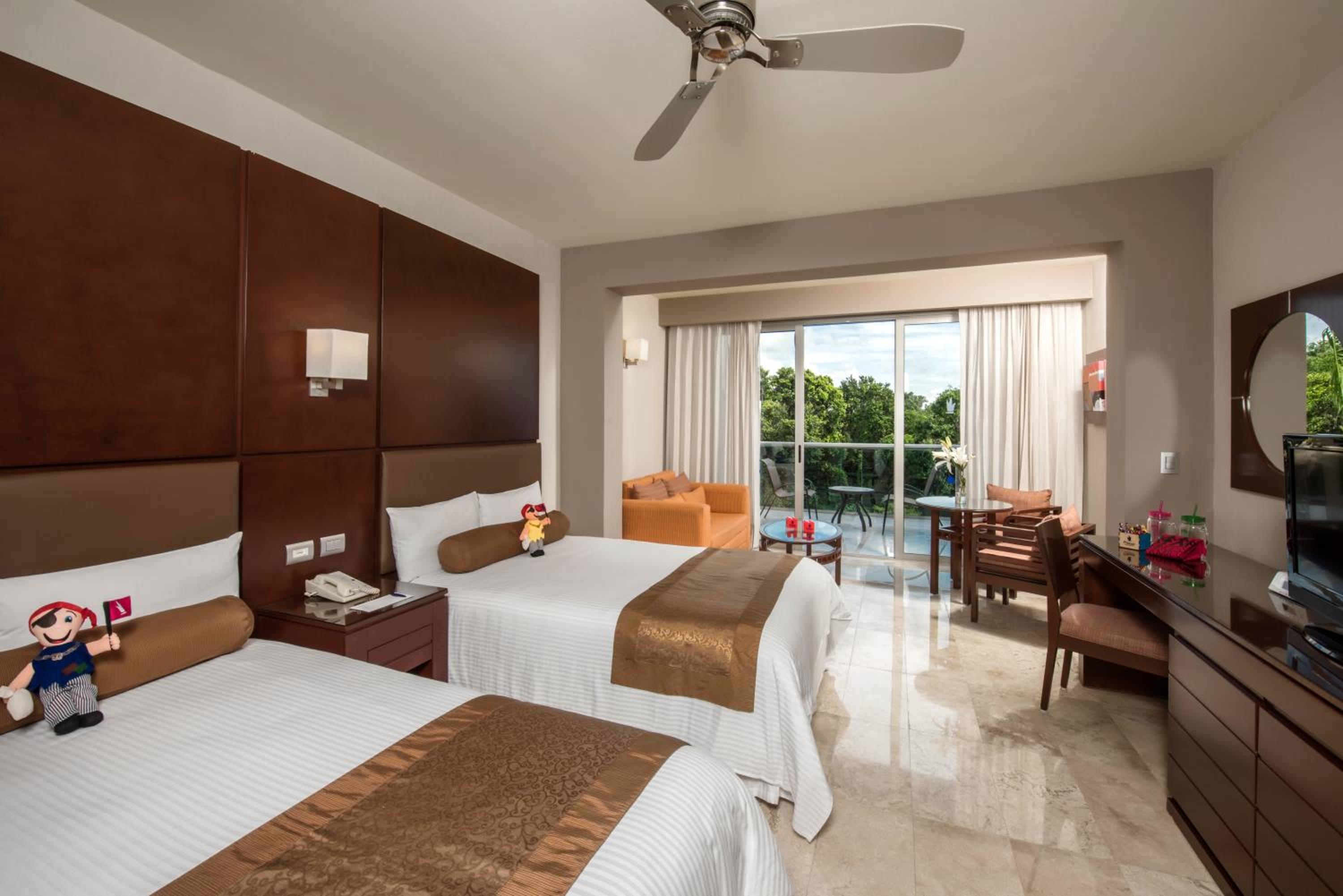 Family Club Room (2 Adults + 3 Children)