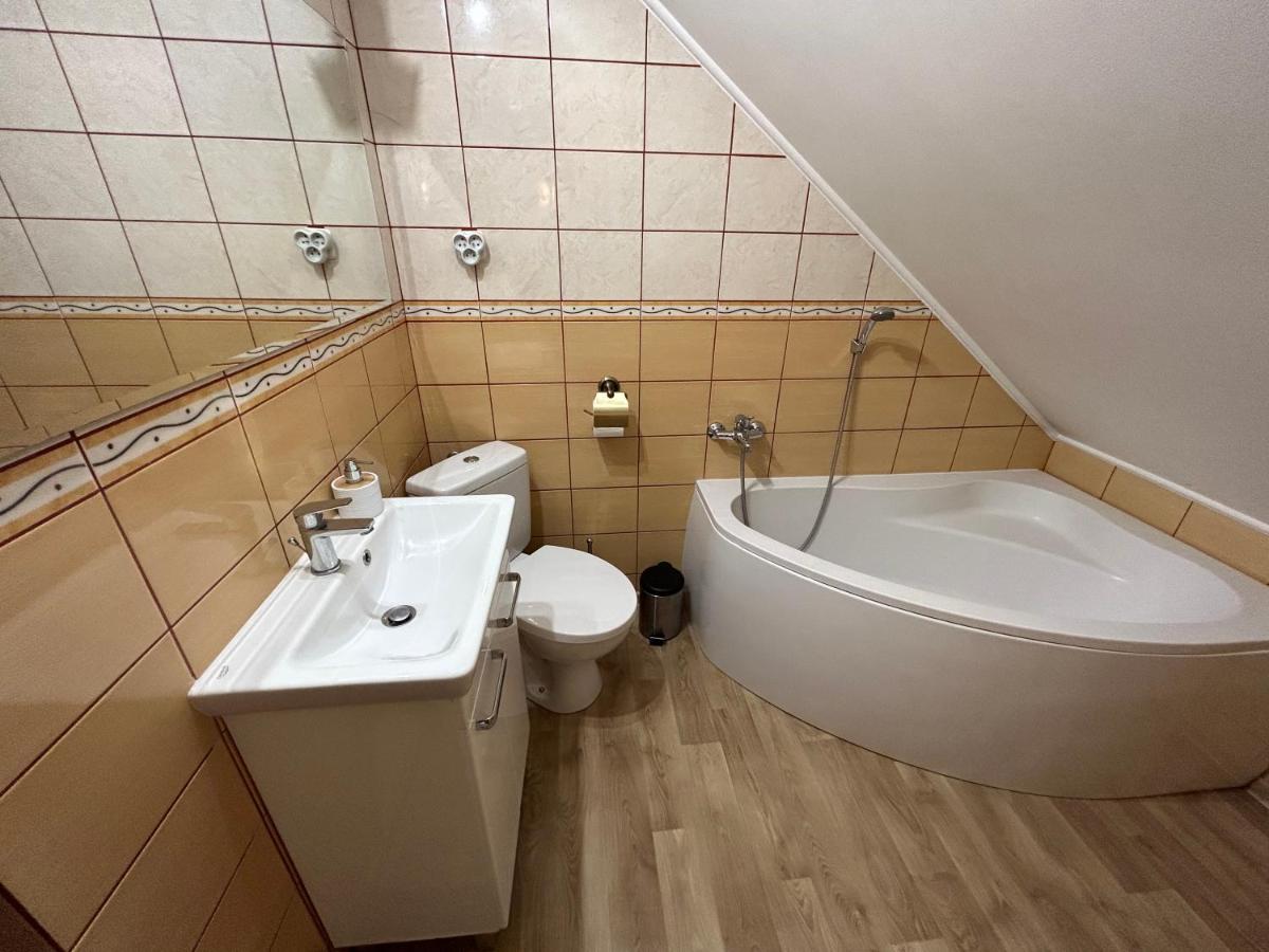 One-Bedroom Apartment - Photo 9
