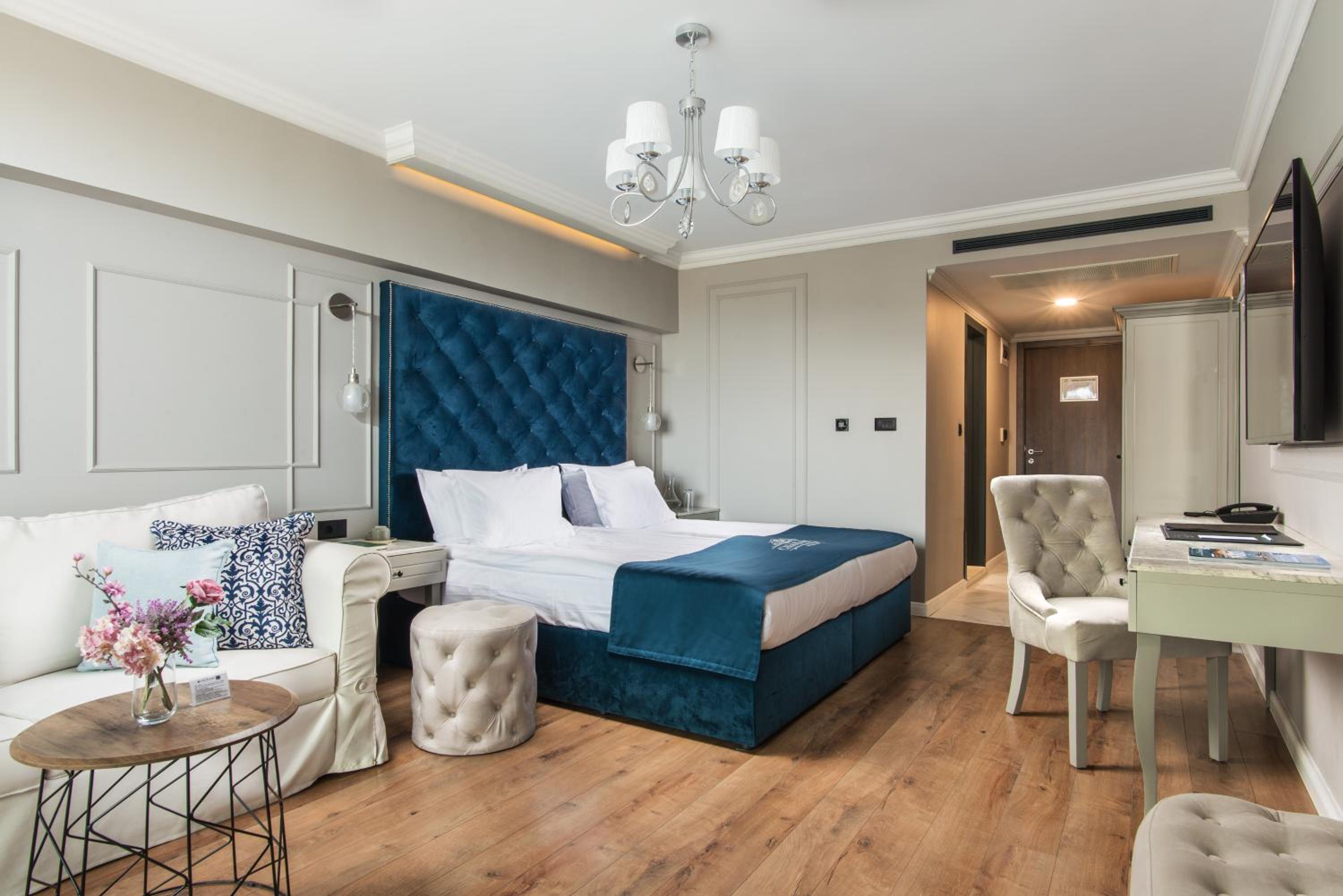 Deluxe Double Room with Balcony and Side Sea View - Free Parking and SPA Access