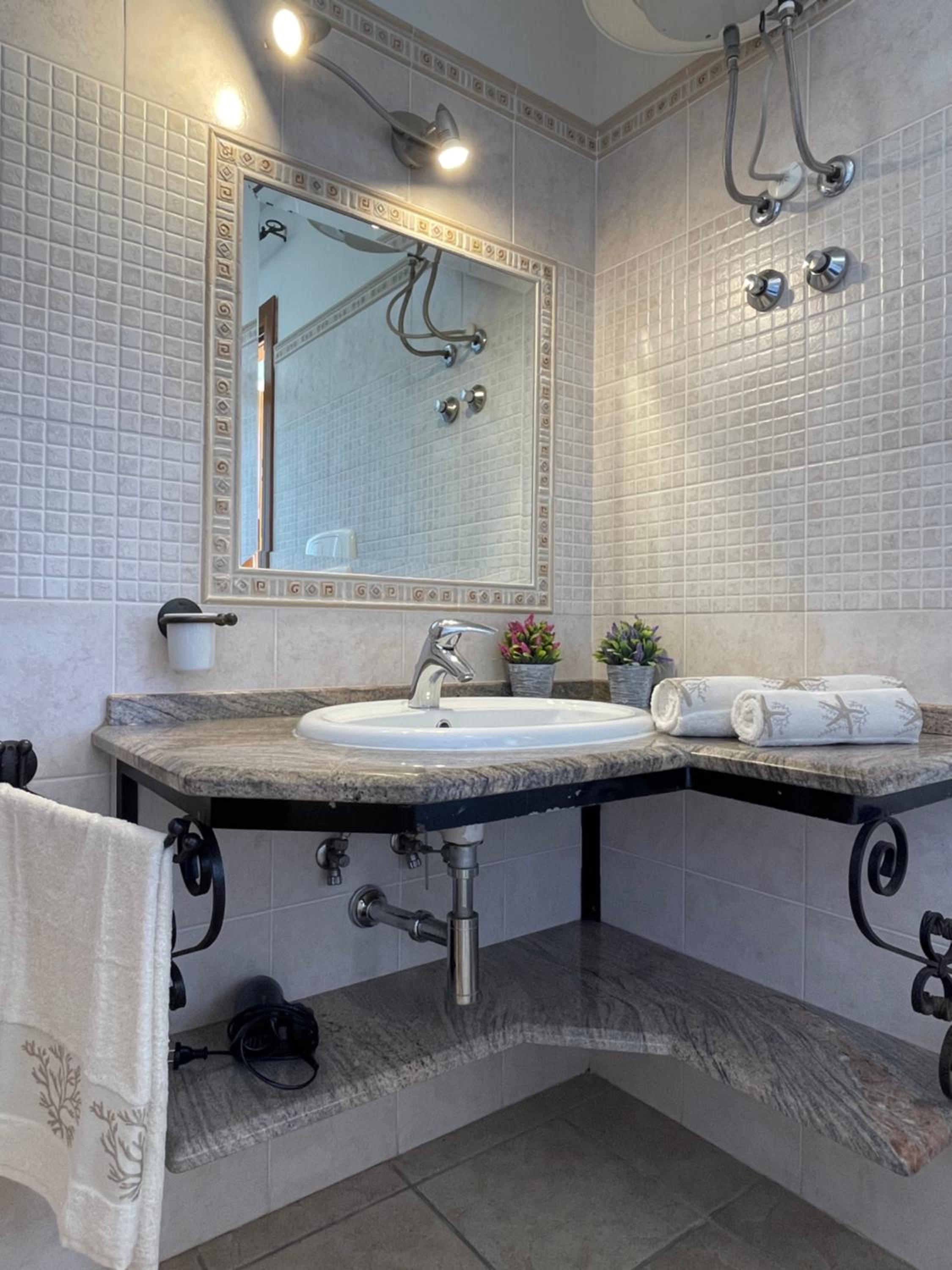 One-Bedroom Apartment with Spa Bath - Photo 4