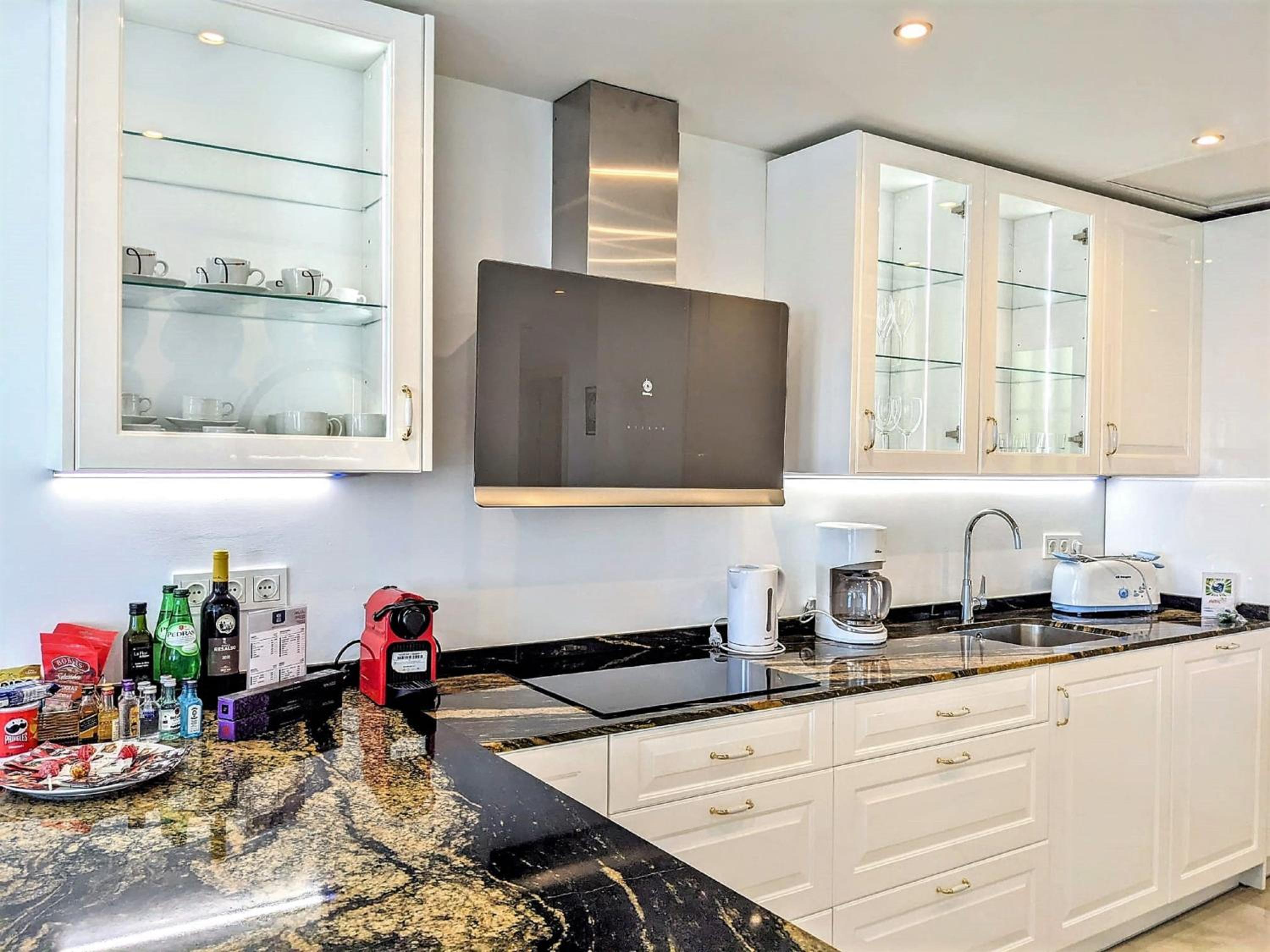 Superior One-Bedroom Apartment - Photo 10