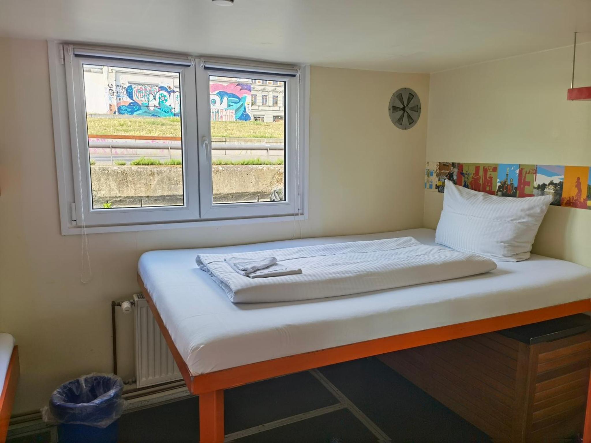 Shipotel Western - Triple Cabin with Shared Bathroom photo 2