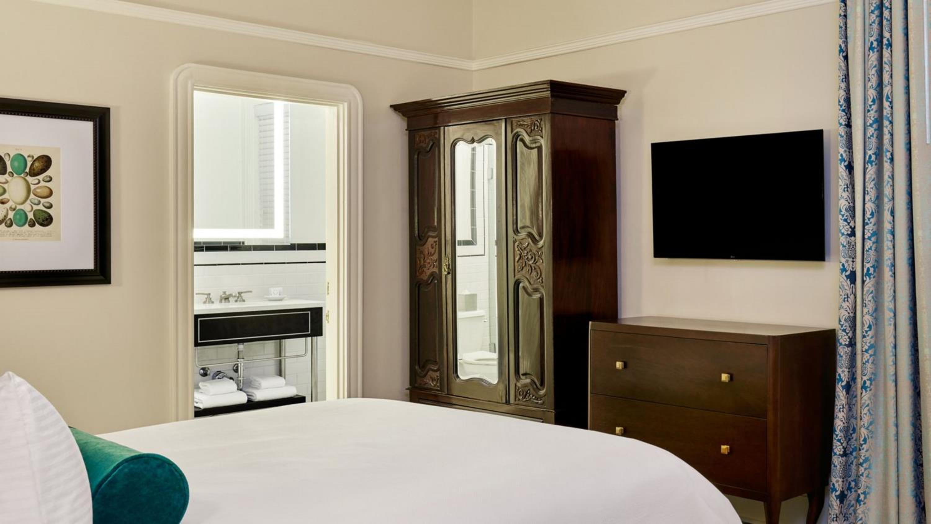 Standard Queen Room