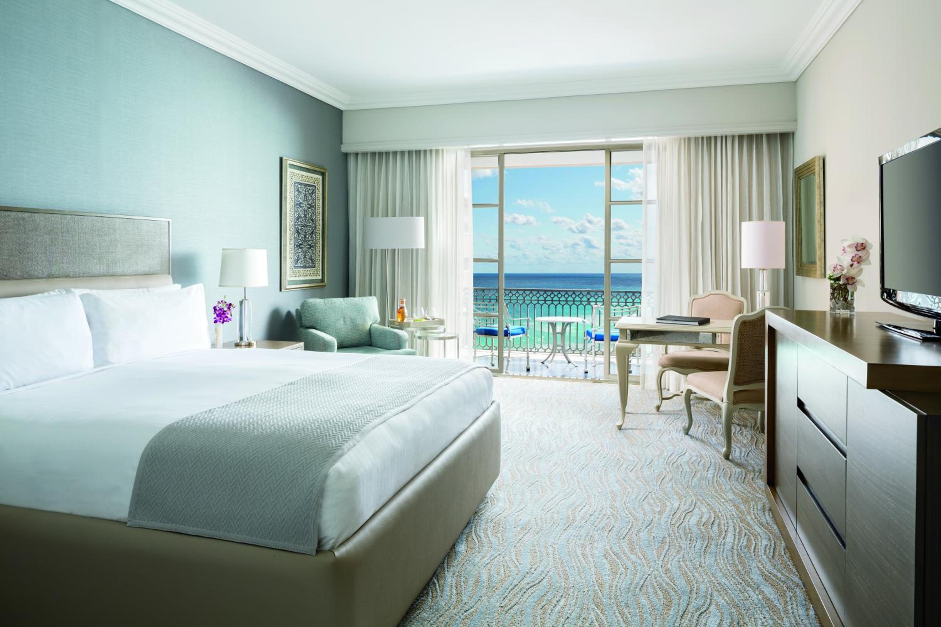 Deluxe Seafront King Room - Photo 6