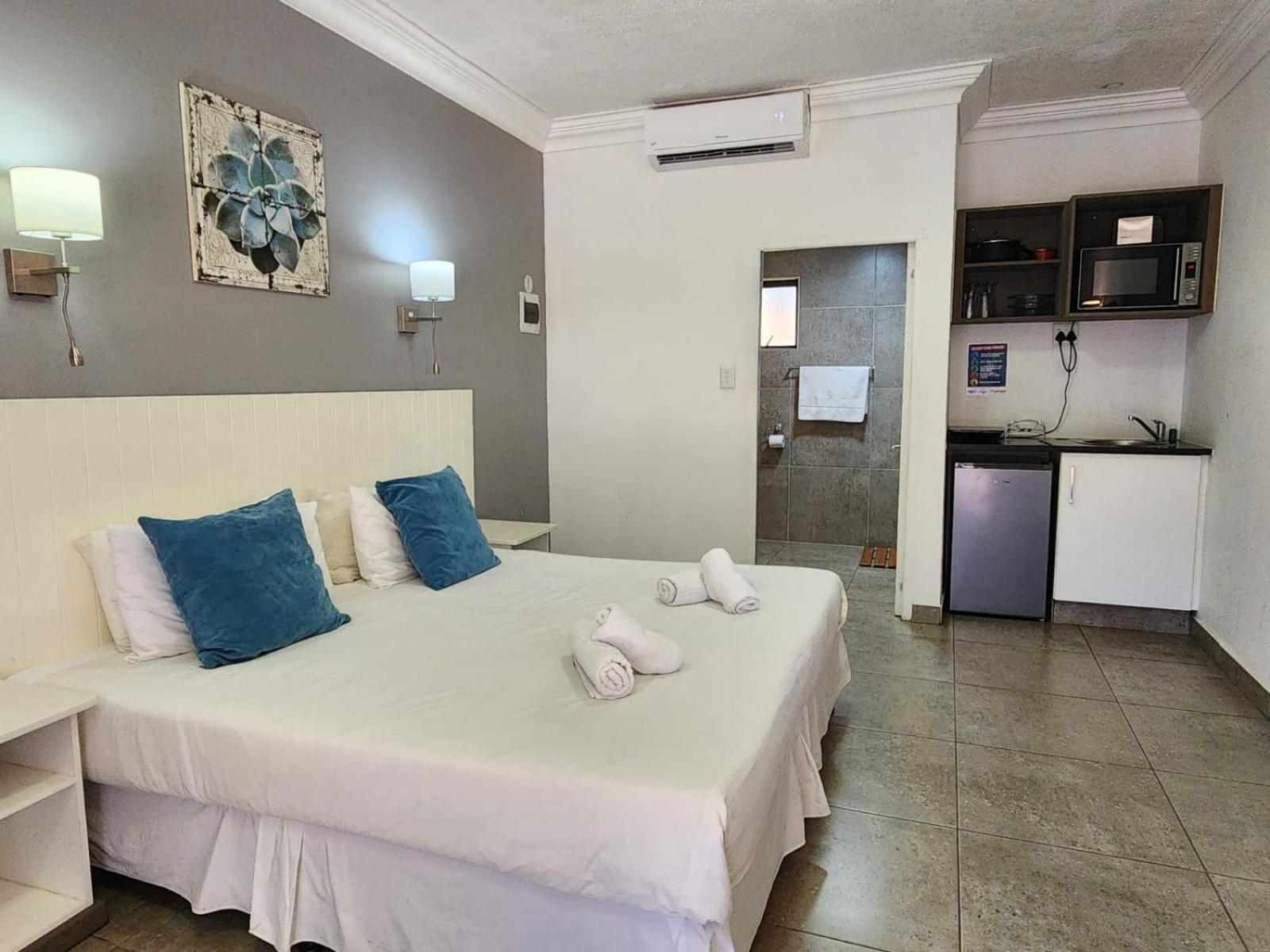 Double or Twin Room with Balcony - Photo 8