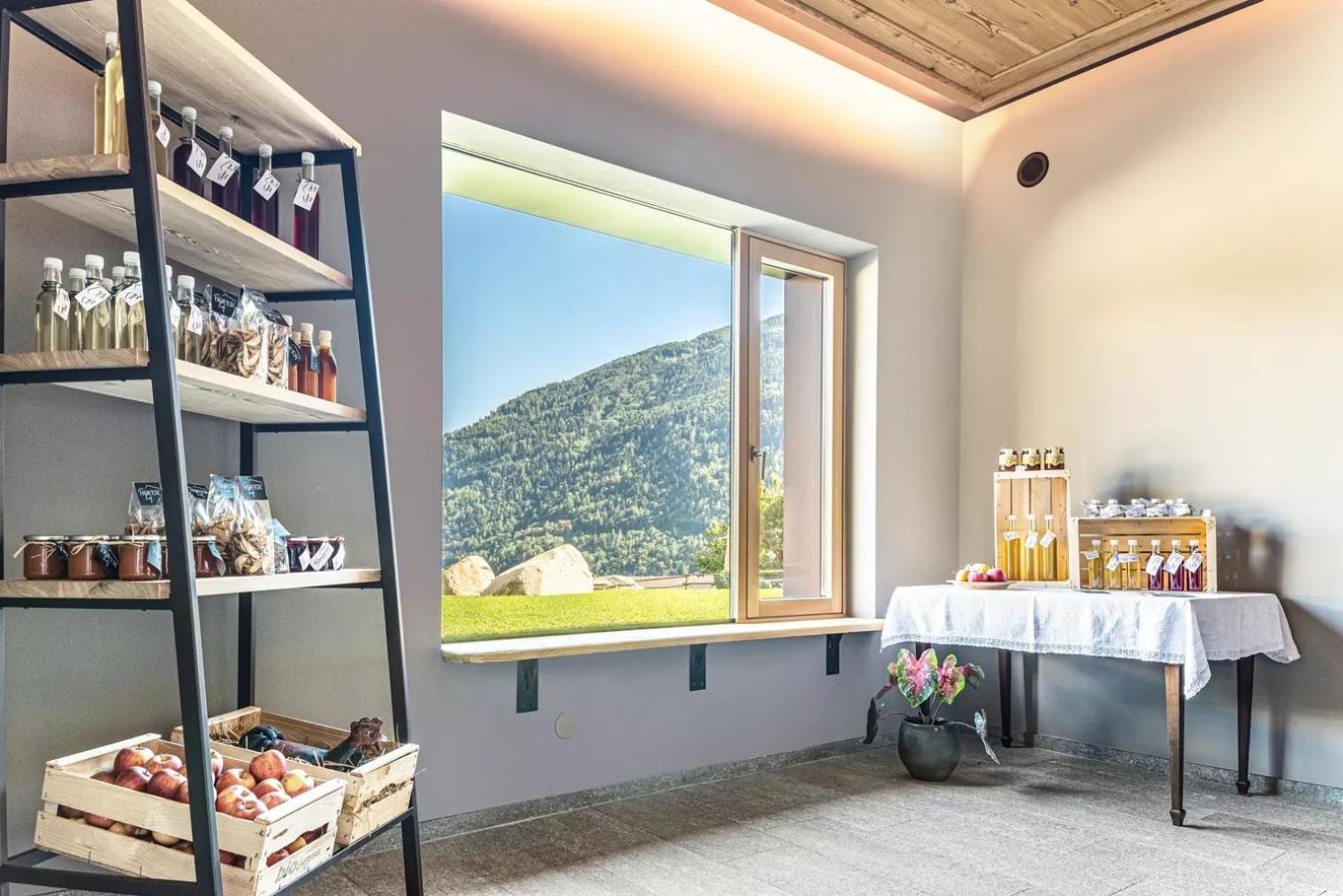 Two-Bedroom Deluxe Apartment with Garden View photo 3
