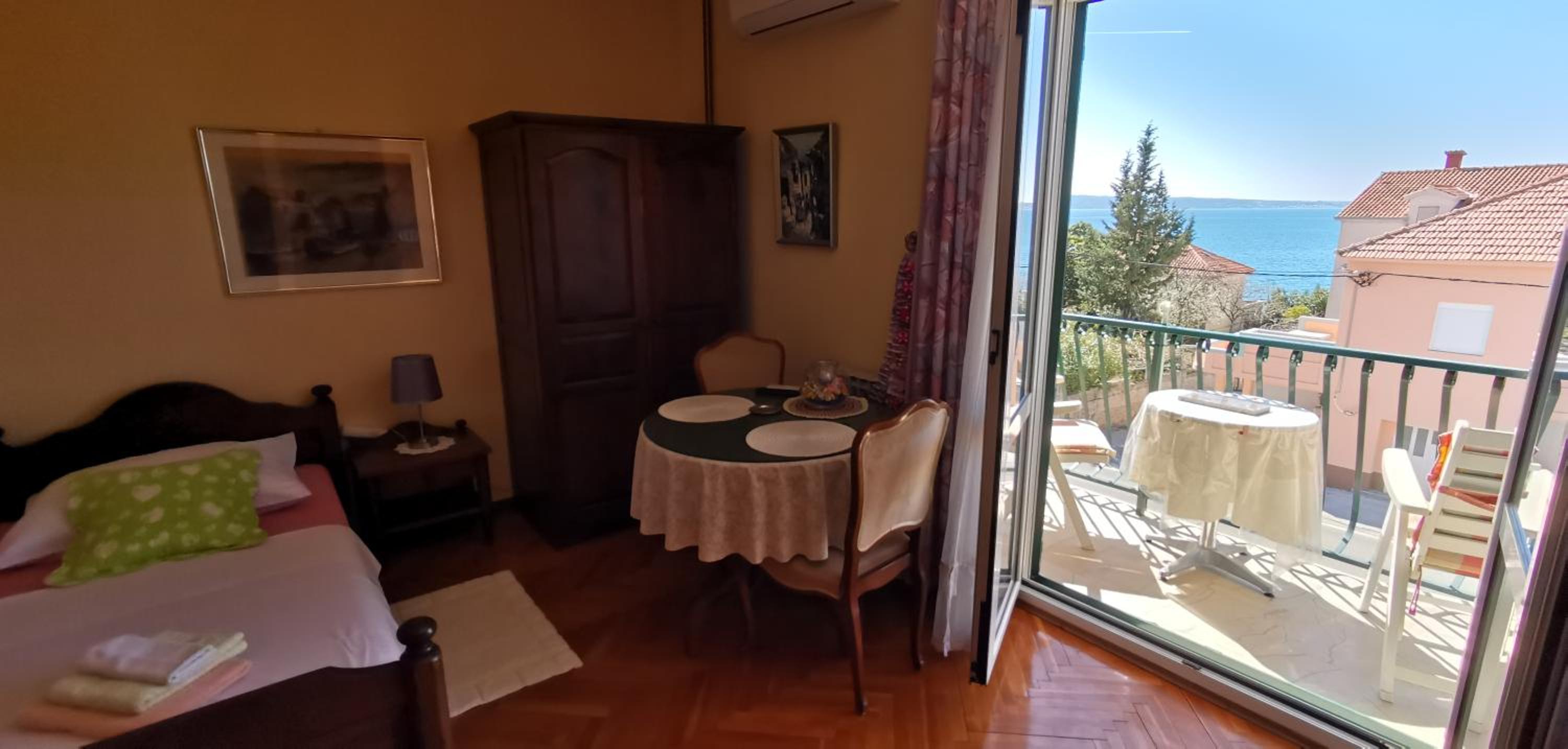 Studio with Balcony and Sea View - Photo 3