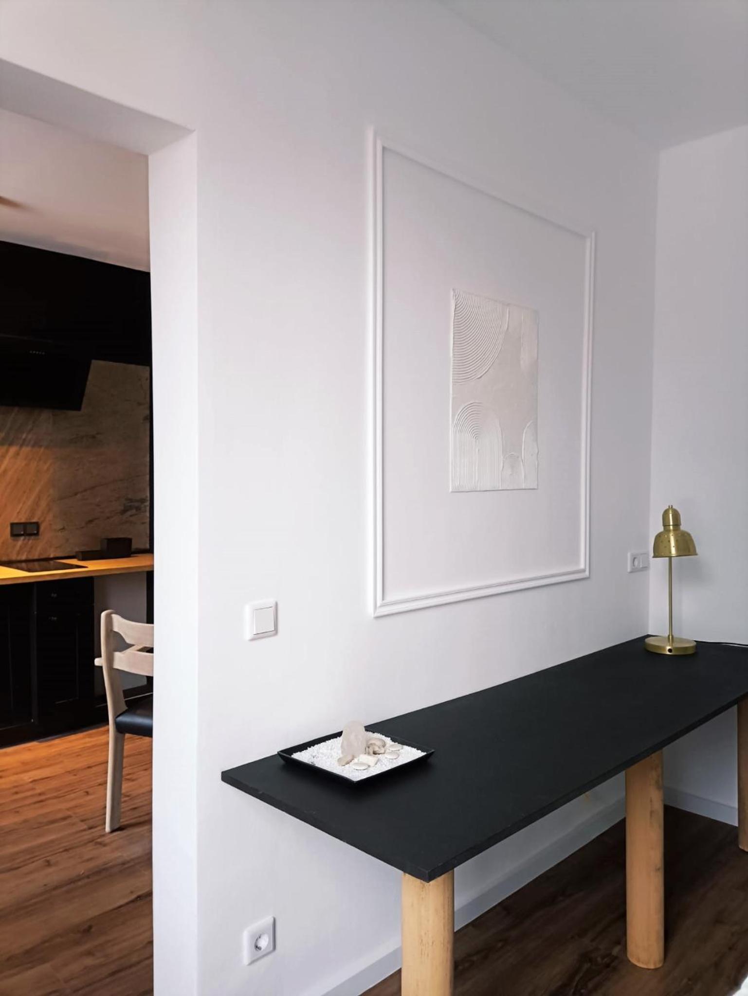 Apartment With Shared Bathroom photo 2