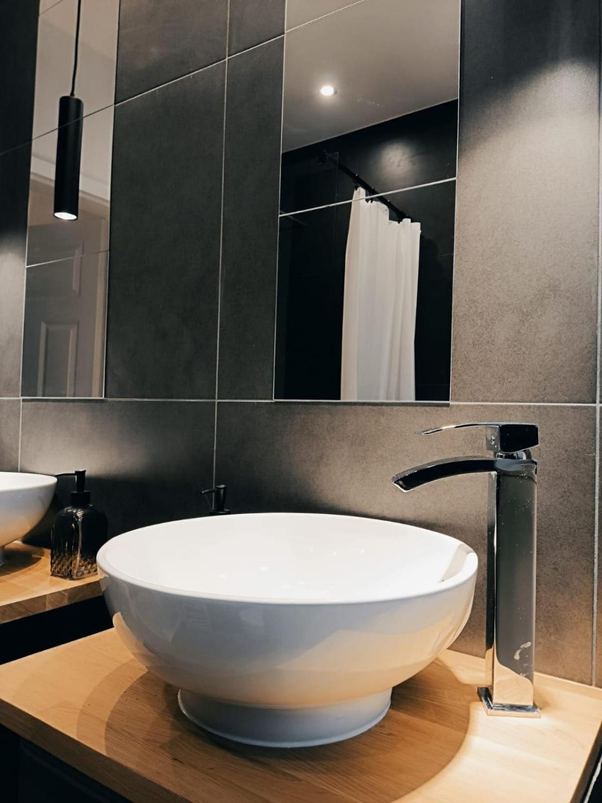 Apartment With Shared Bathroom photo 3