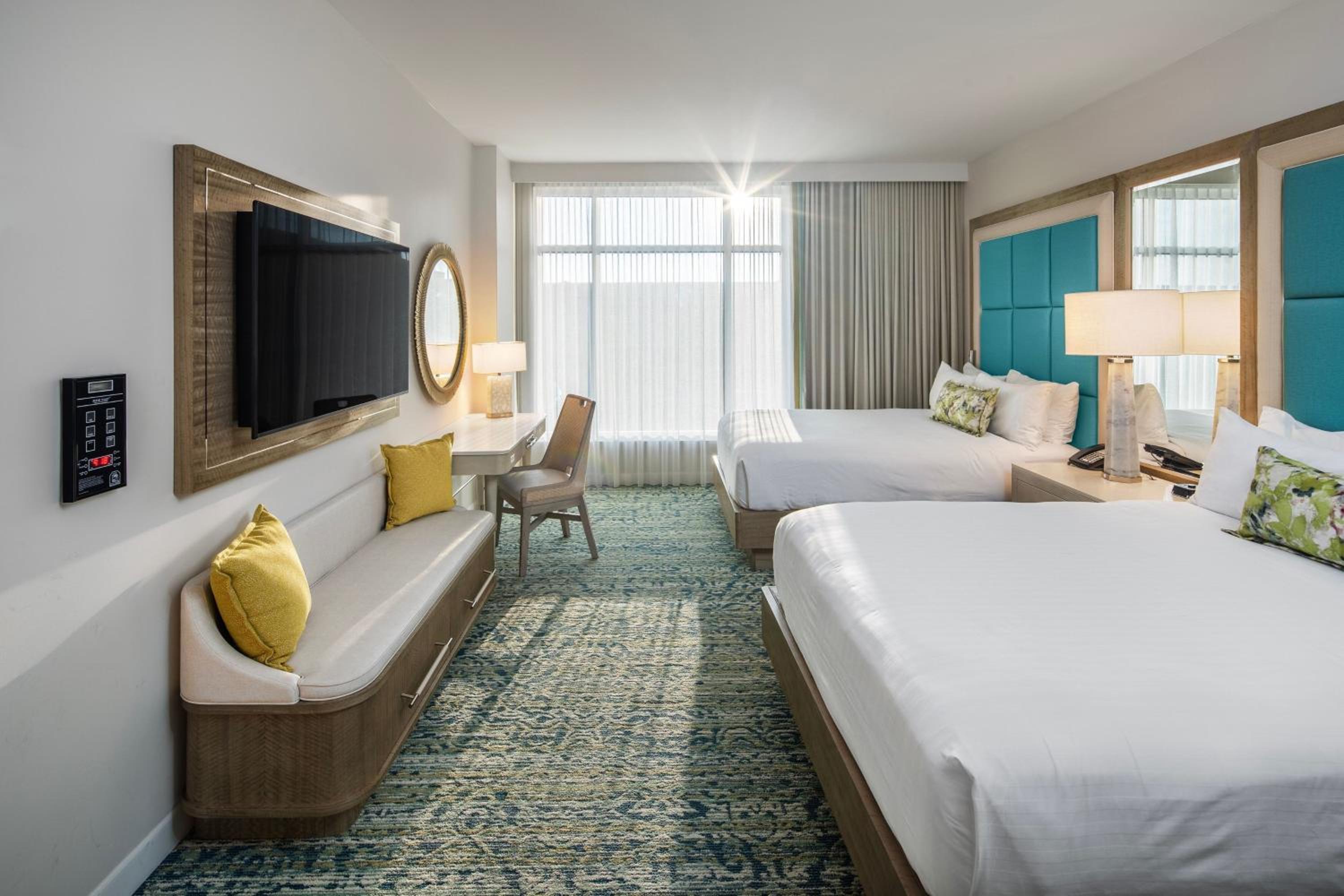 Gulf Coast Tower Queen Room with Two Queen Beds - Water Park View