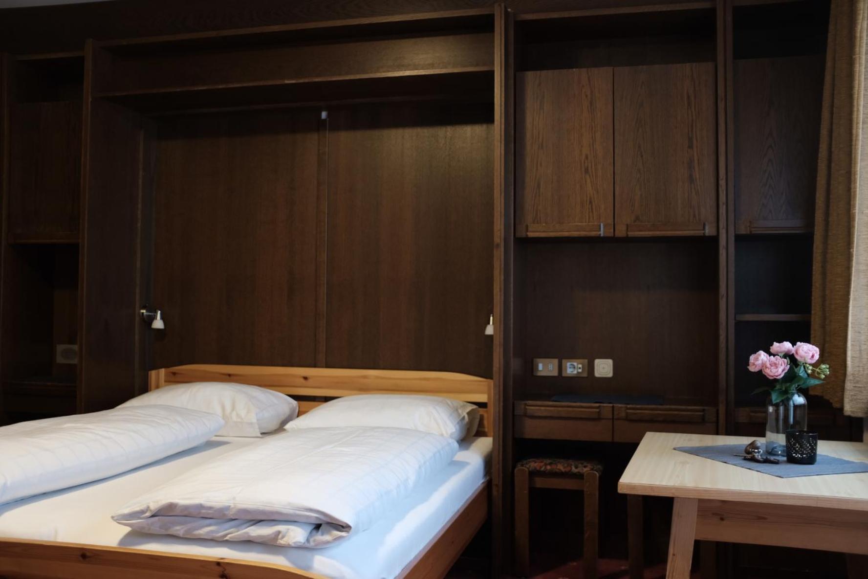 Budget Double Room photo 3