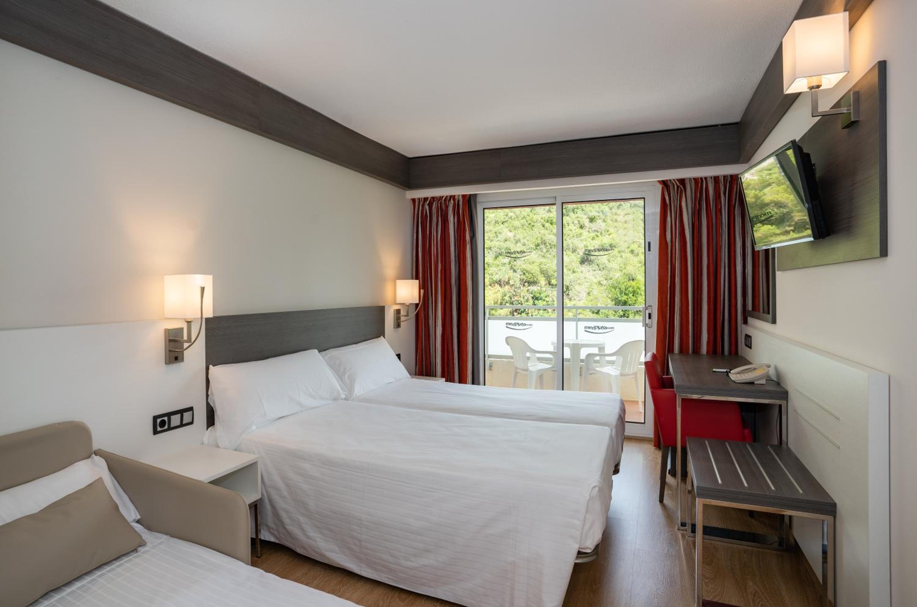 Double Room with Balcony (3 Adults) - Photo 1