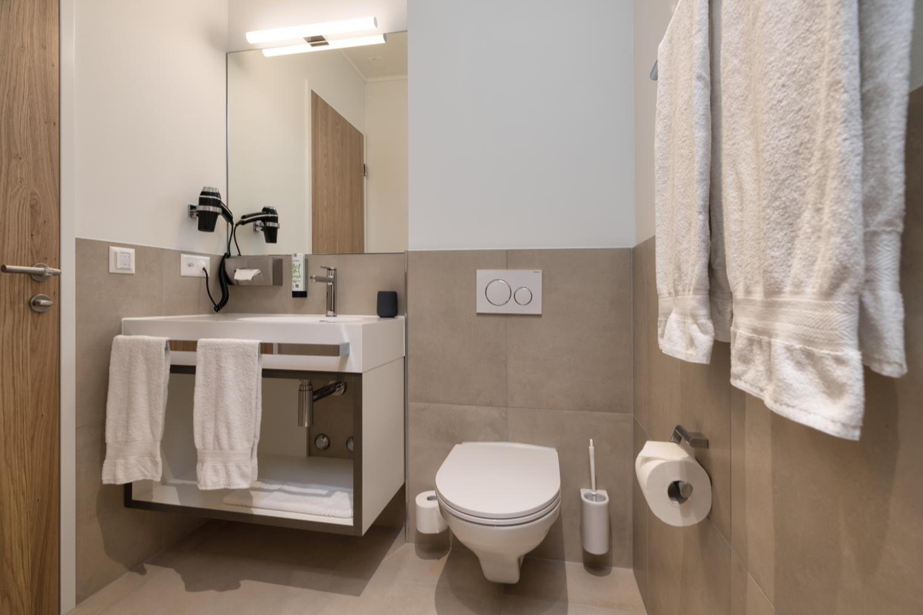 Double or Twin Room - Photo 2