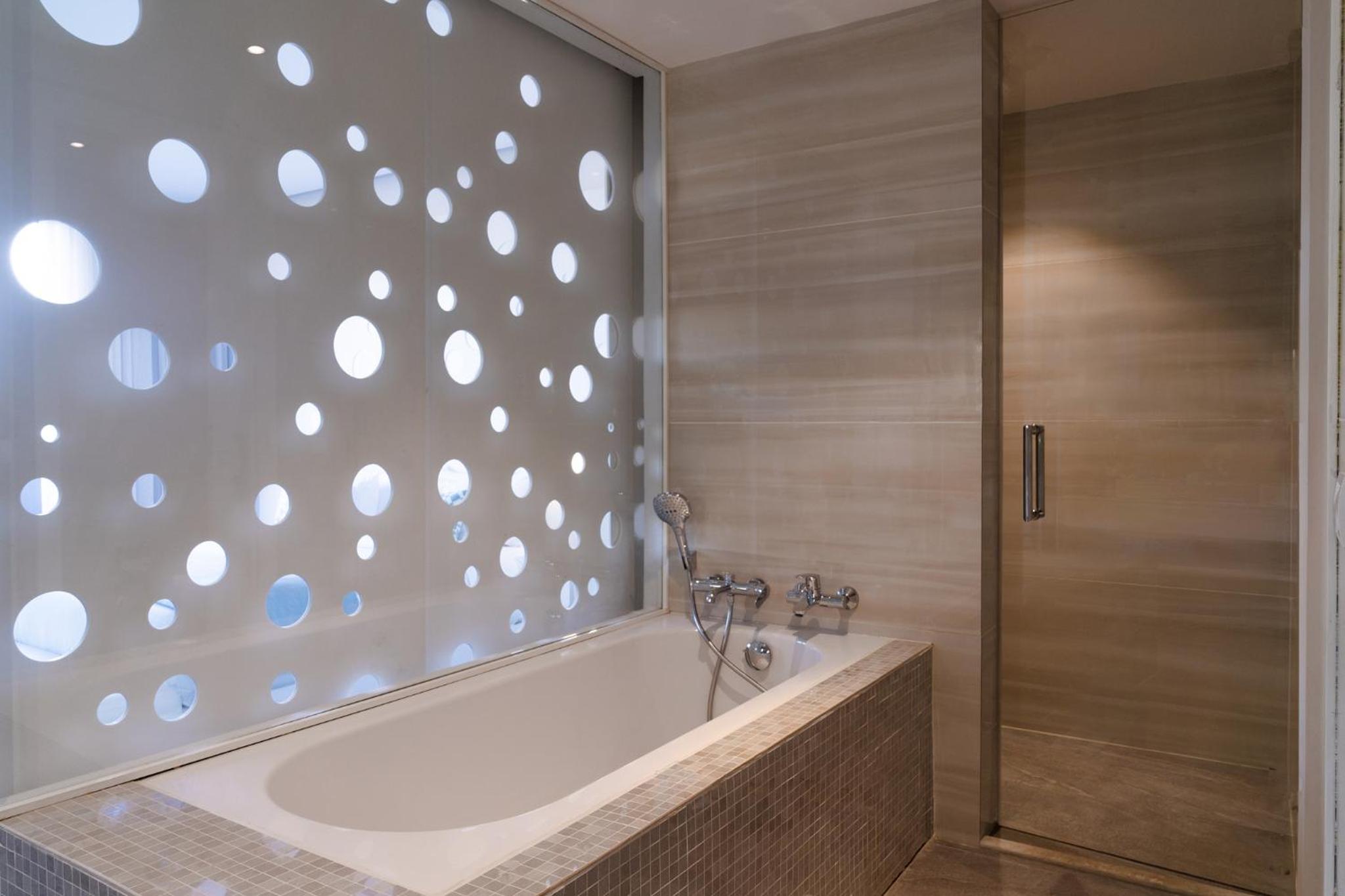 Deluxe Suite - Photo 2
