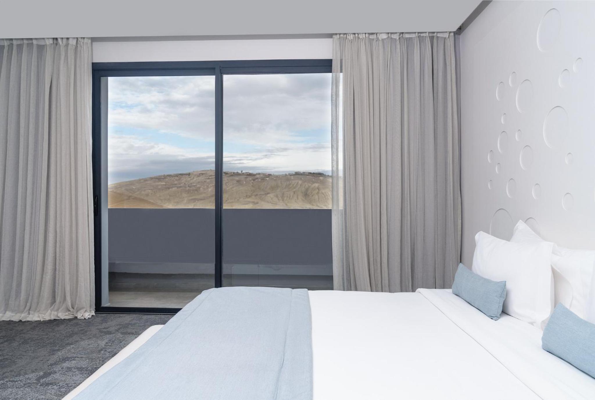 Deluxe Suite - Photo 6