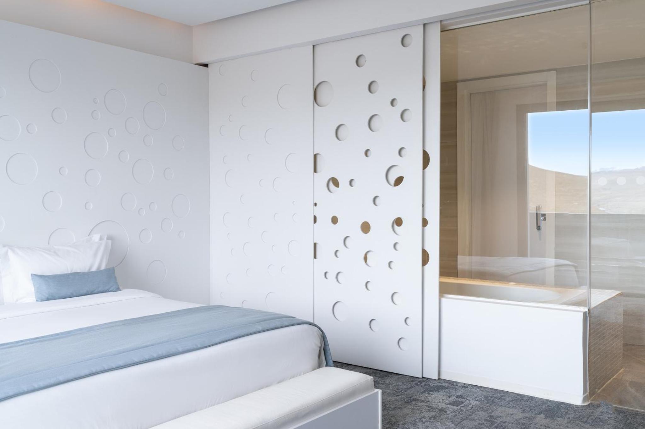 Deluxe Suite - Photo 1