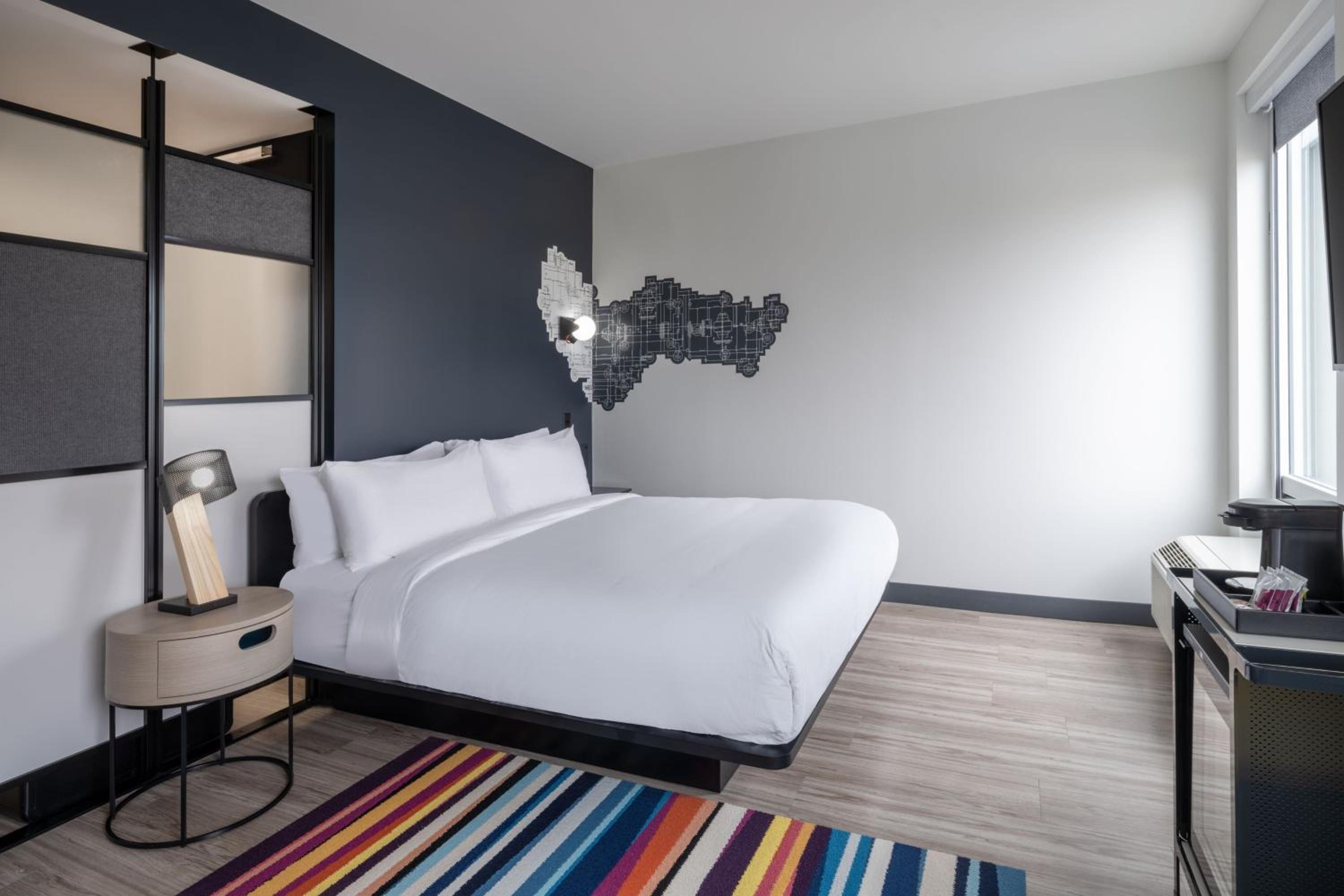 Savy King Room