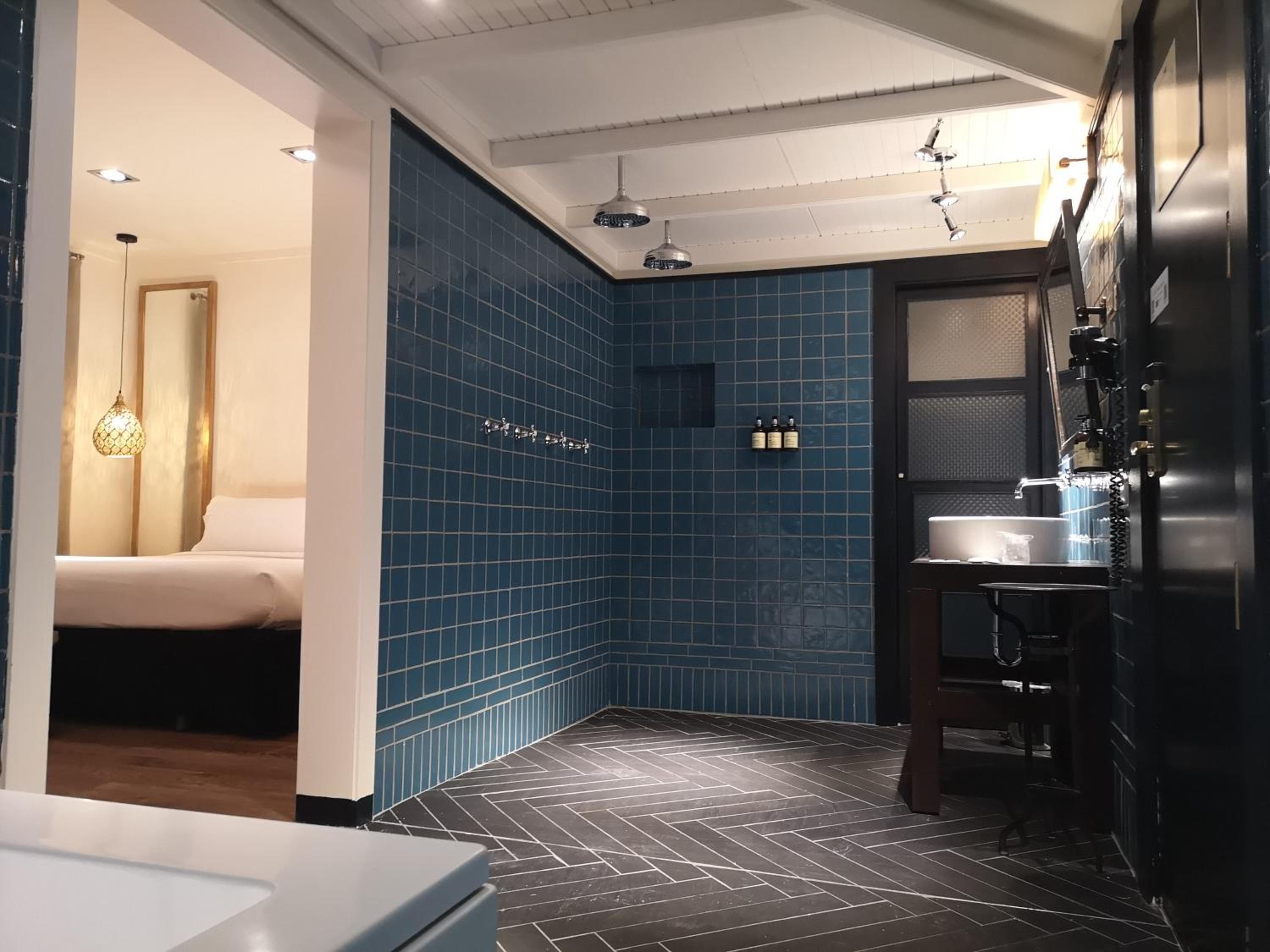 Premium Suite with Hot Tub thumbnail 5