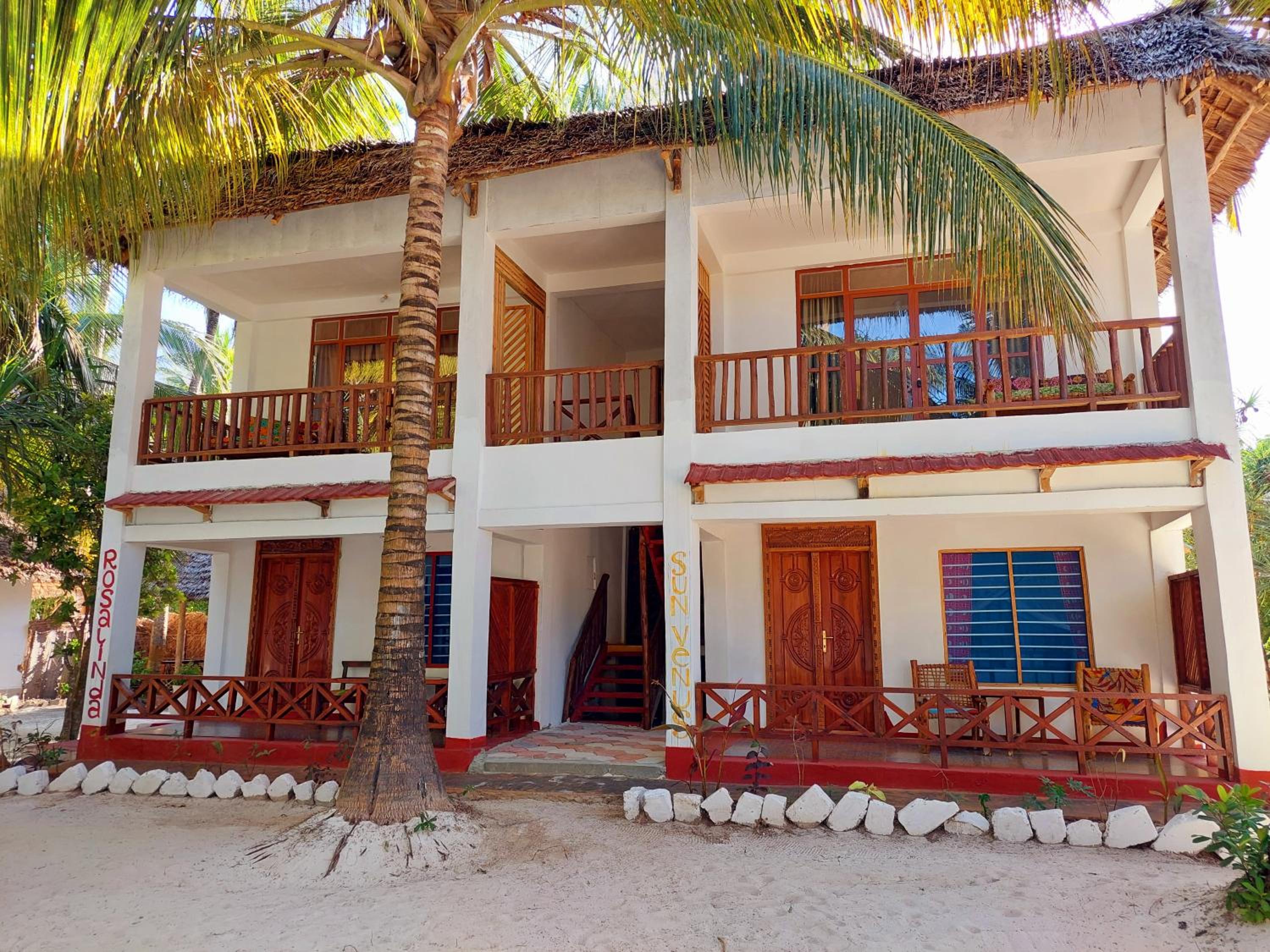 Bungalow with Balcony and Garden View