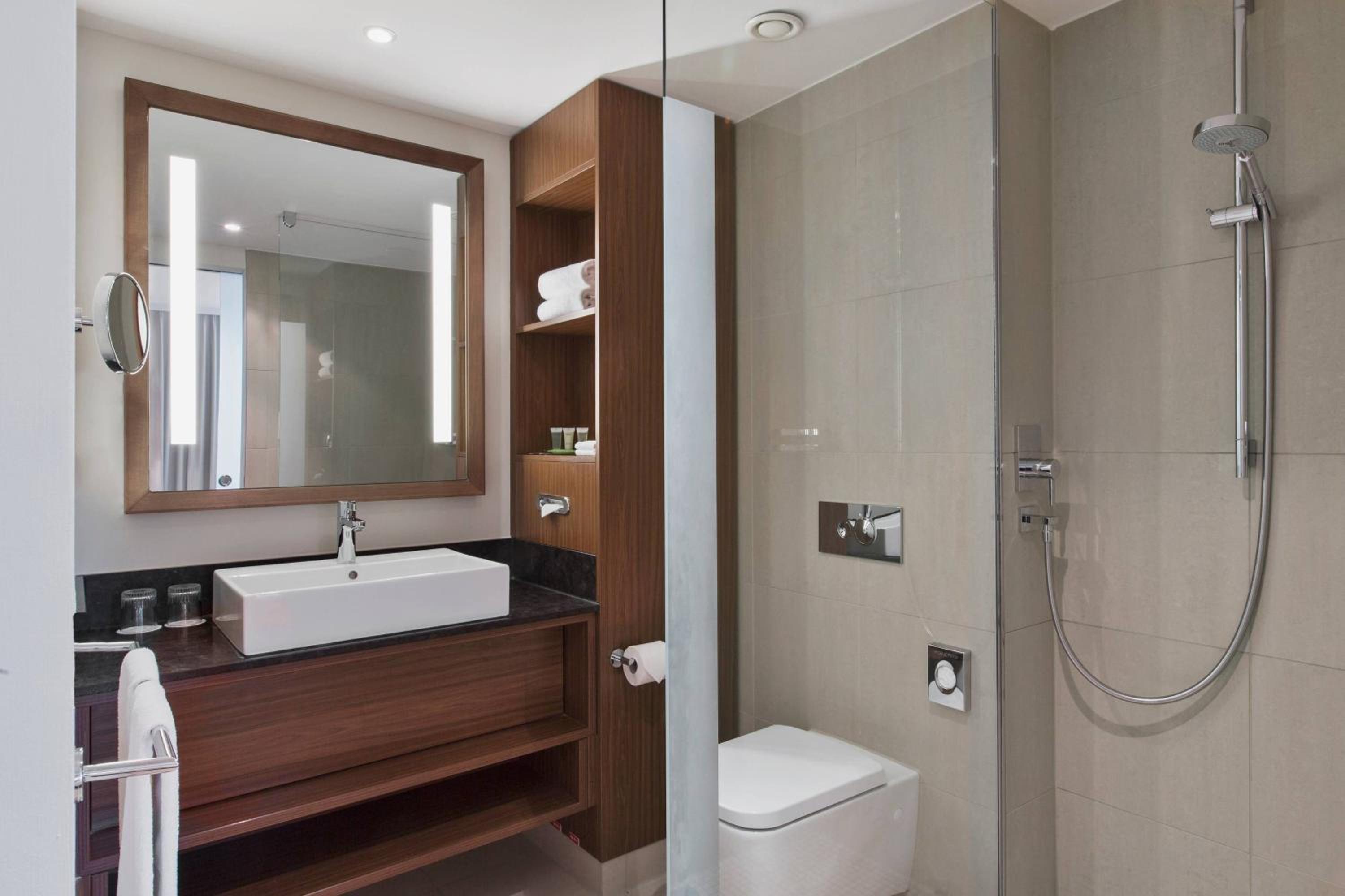 Courtyard King Room - Photo 4