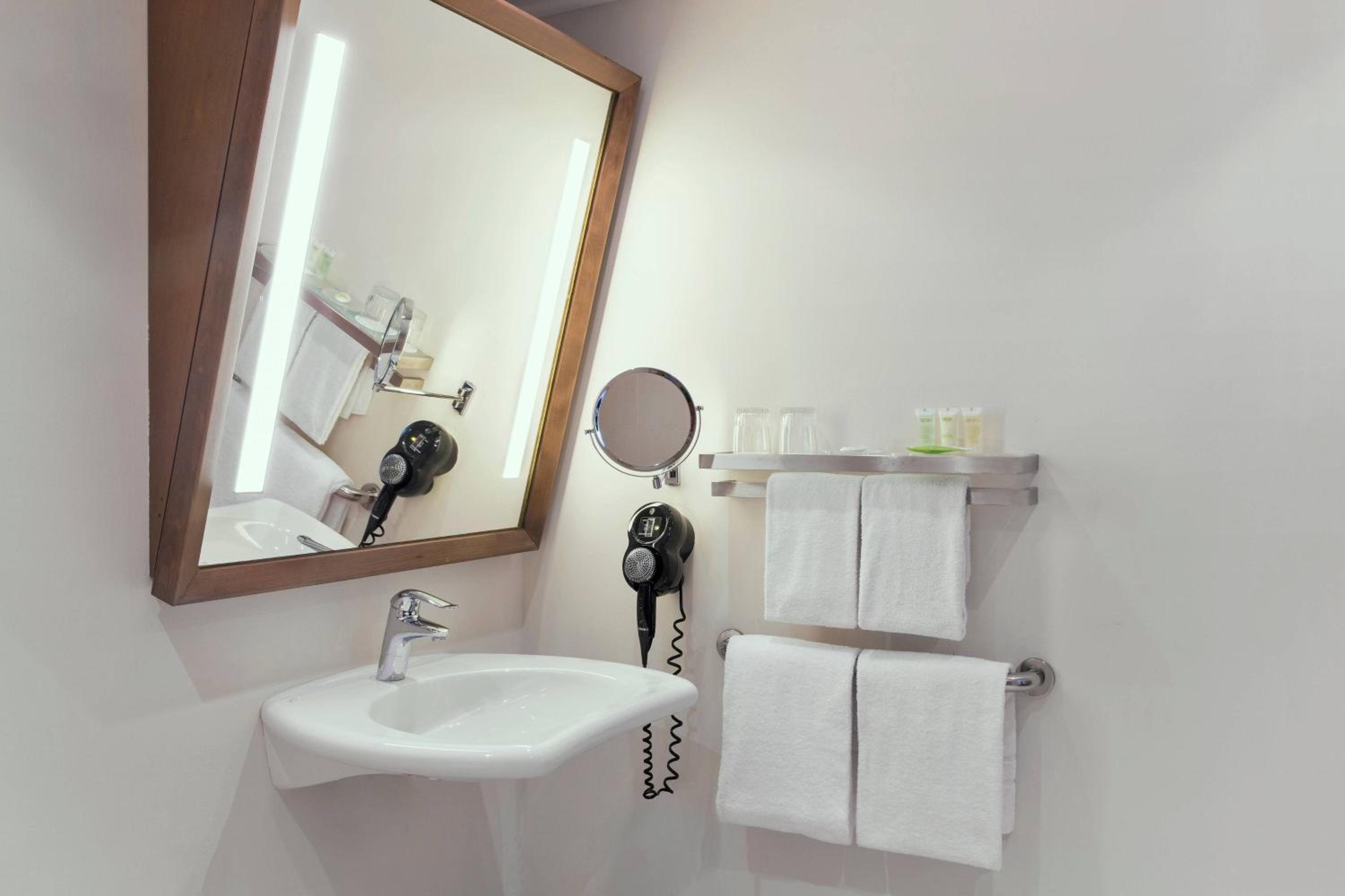 Standard Queen Room