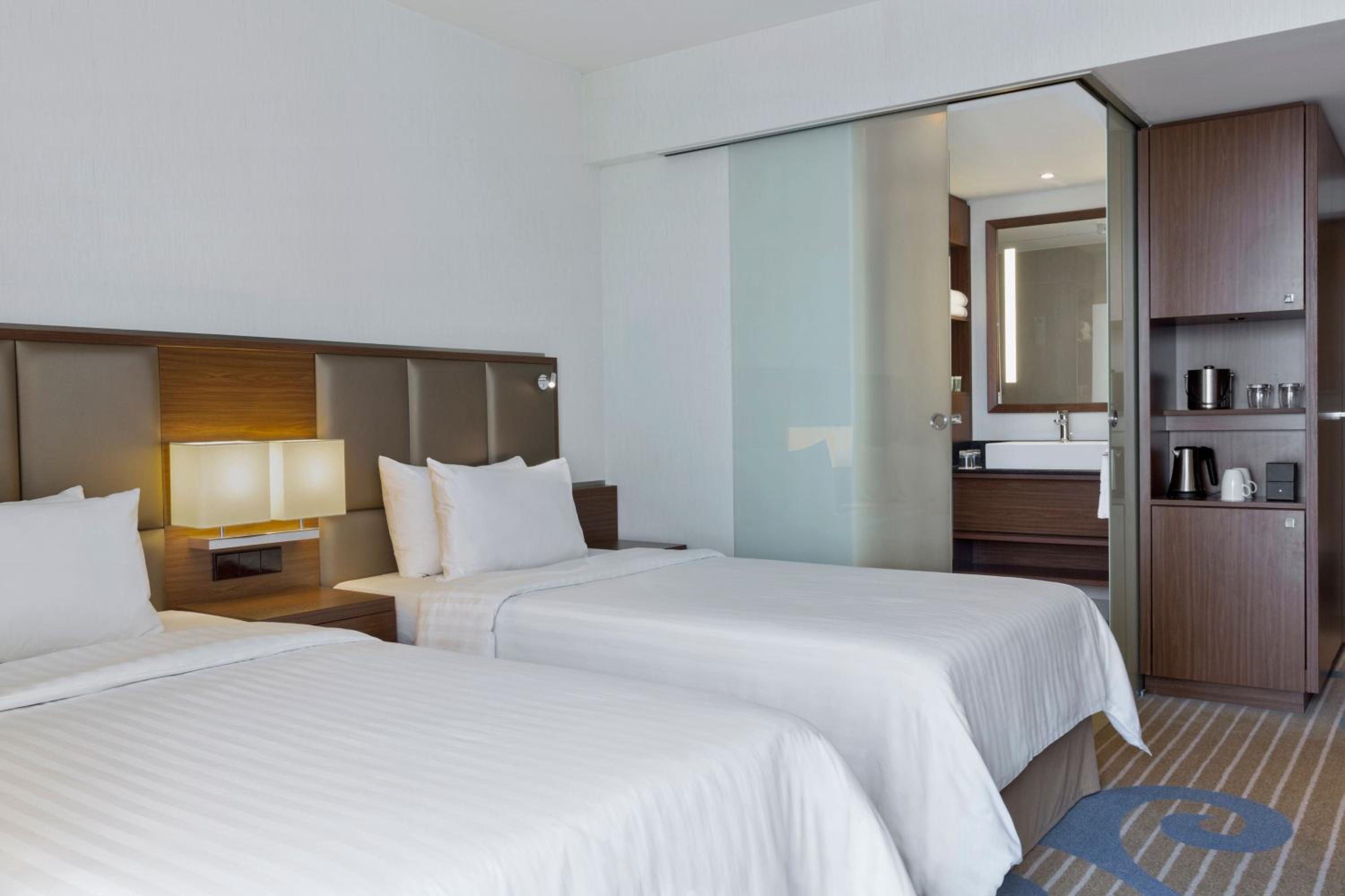 Standard Twin Room - Photo 4