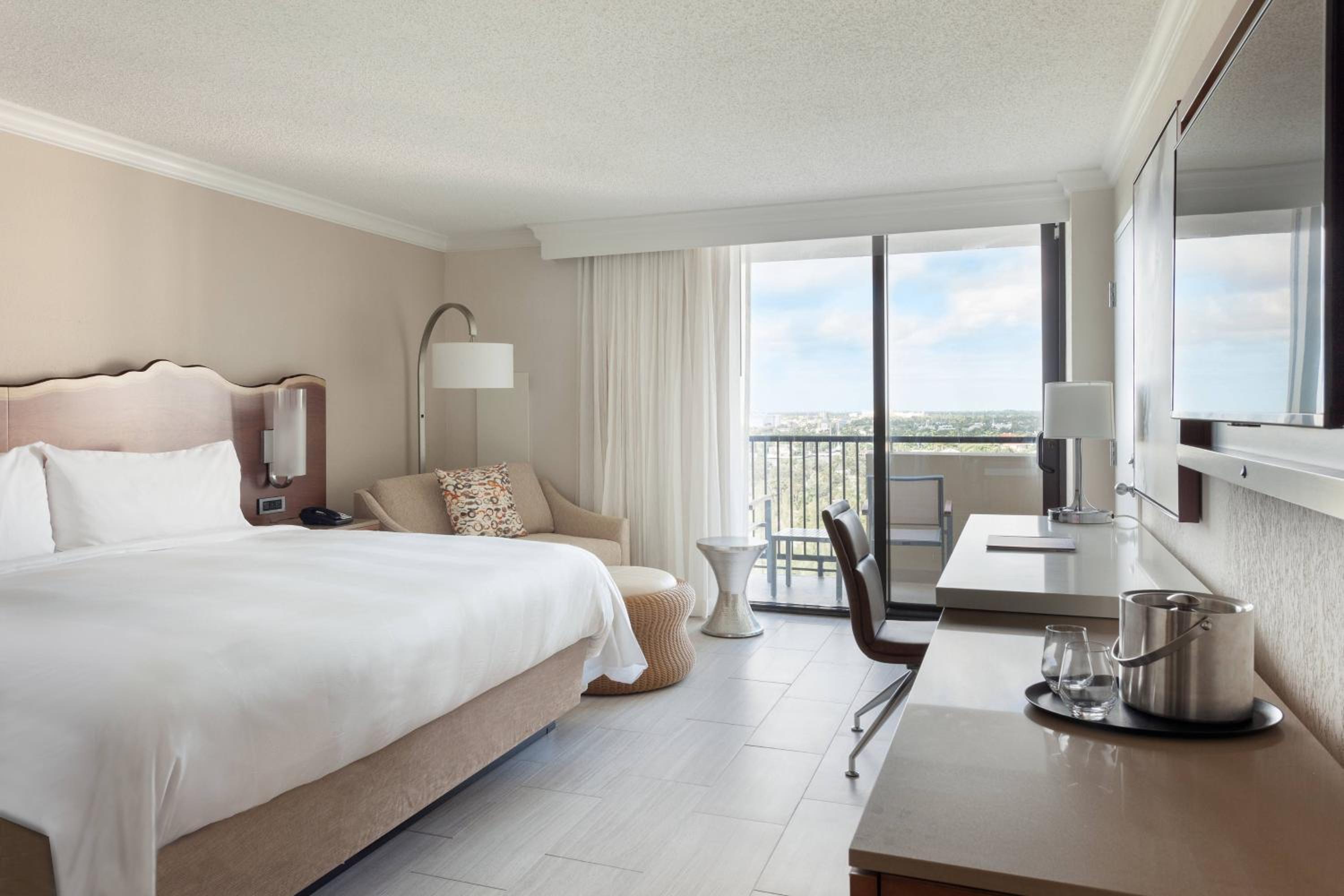 King Room with Balcony and City View  - Photo 1