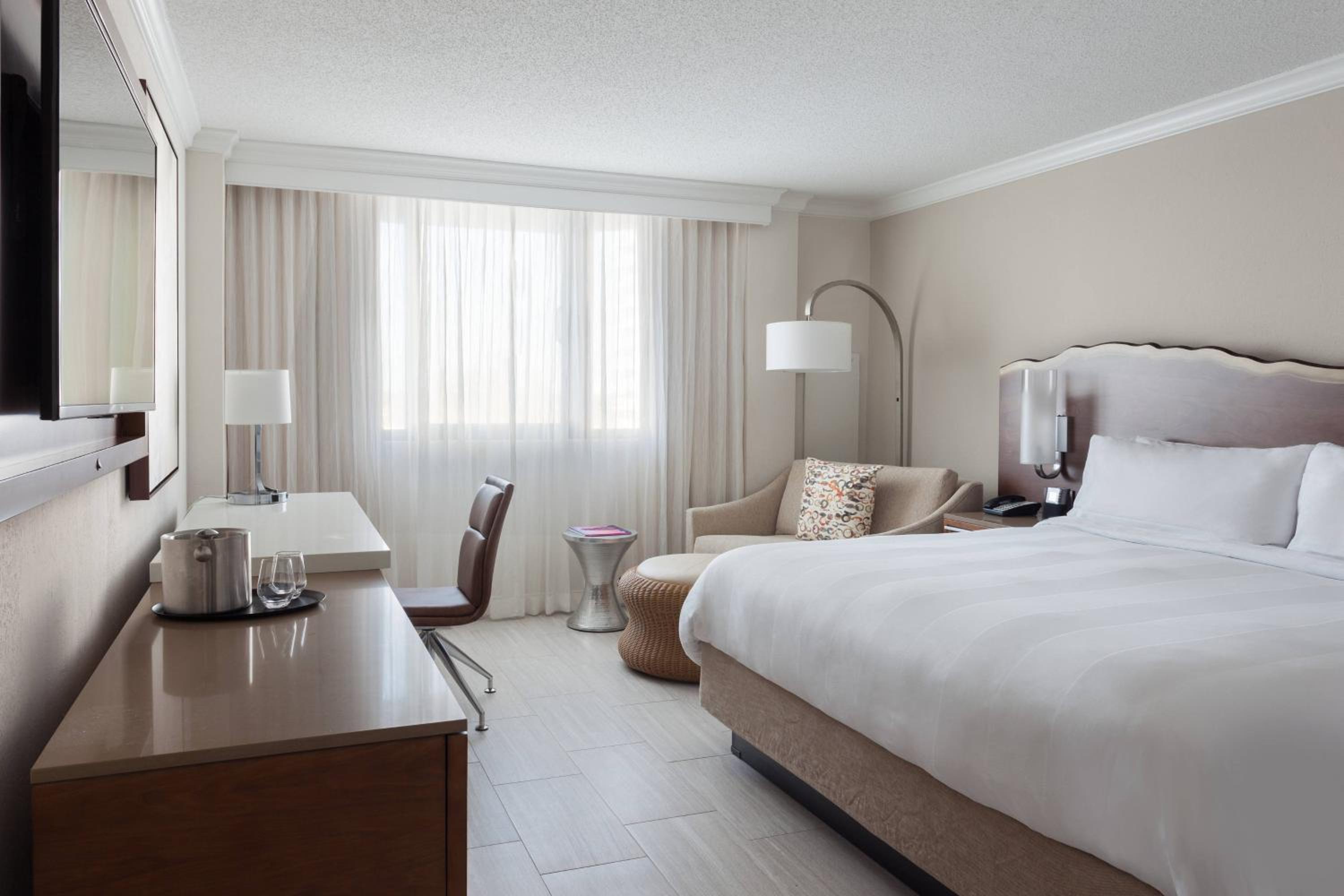 King Room with Balcony - Photo 1