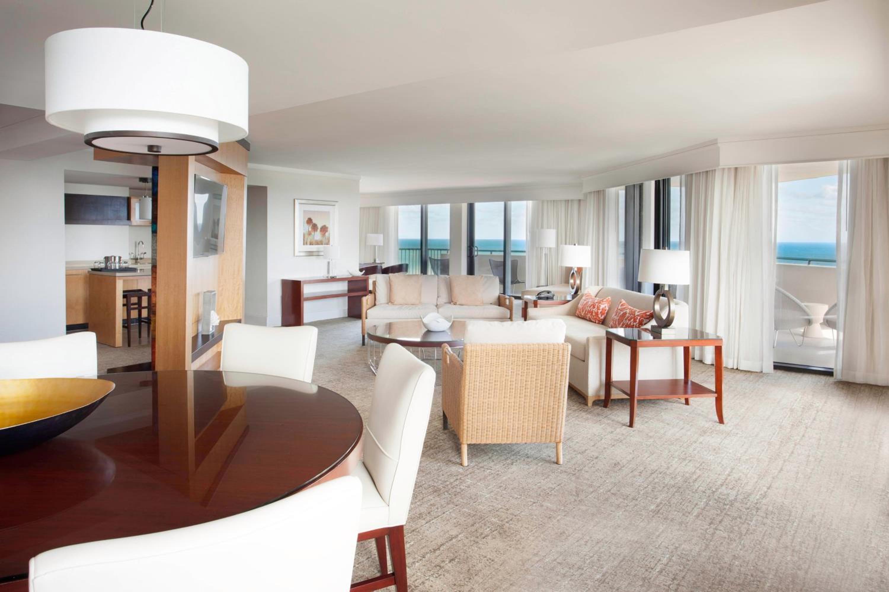 Suite 1 Chambre Plus Spacieuse Vice-Présidentielle avec 1 Lit King-Size et Canapé-Lit