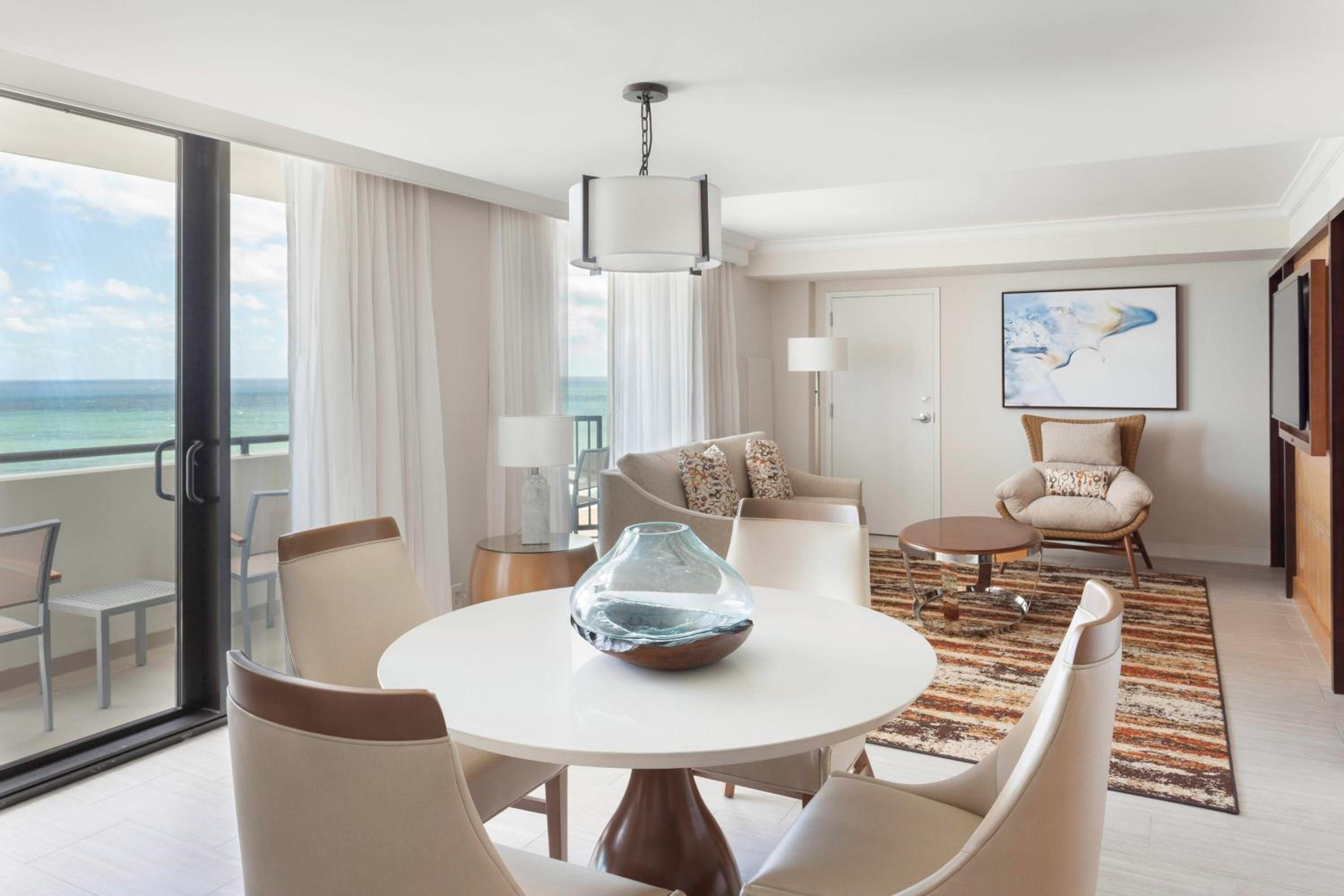 Suite 2 Pièces Deluxe avec 1 Chambre Lit King-Size et Canapé-Lit - Côté Océan
