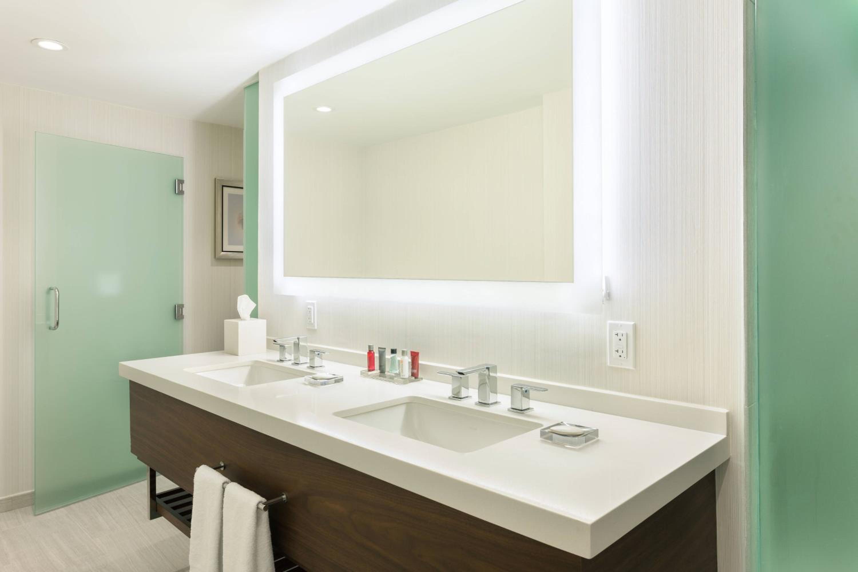 Atlantic Suite, 1 Bedroom 2 room Suite, 1 King, Sofa bed photo 3