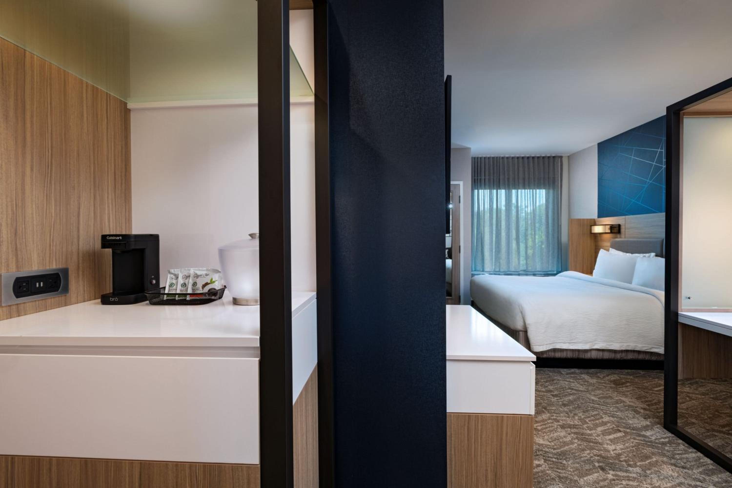 King Suite with Trundle Bed - Photo 10