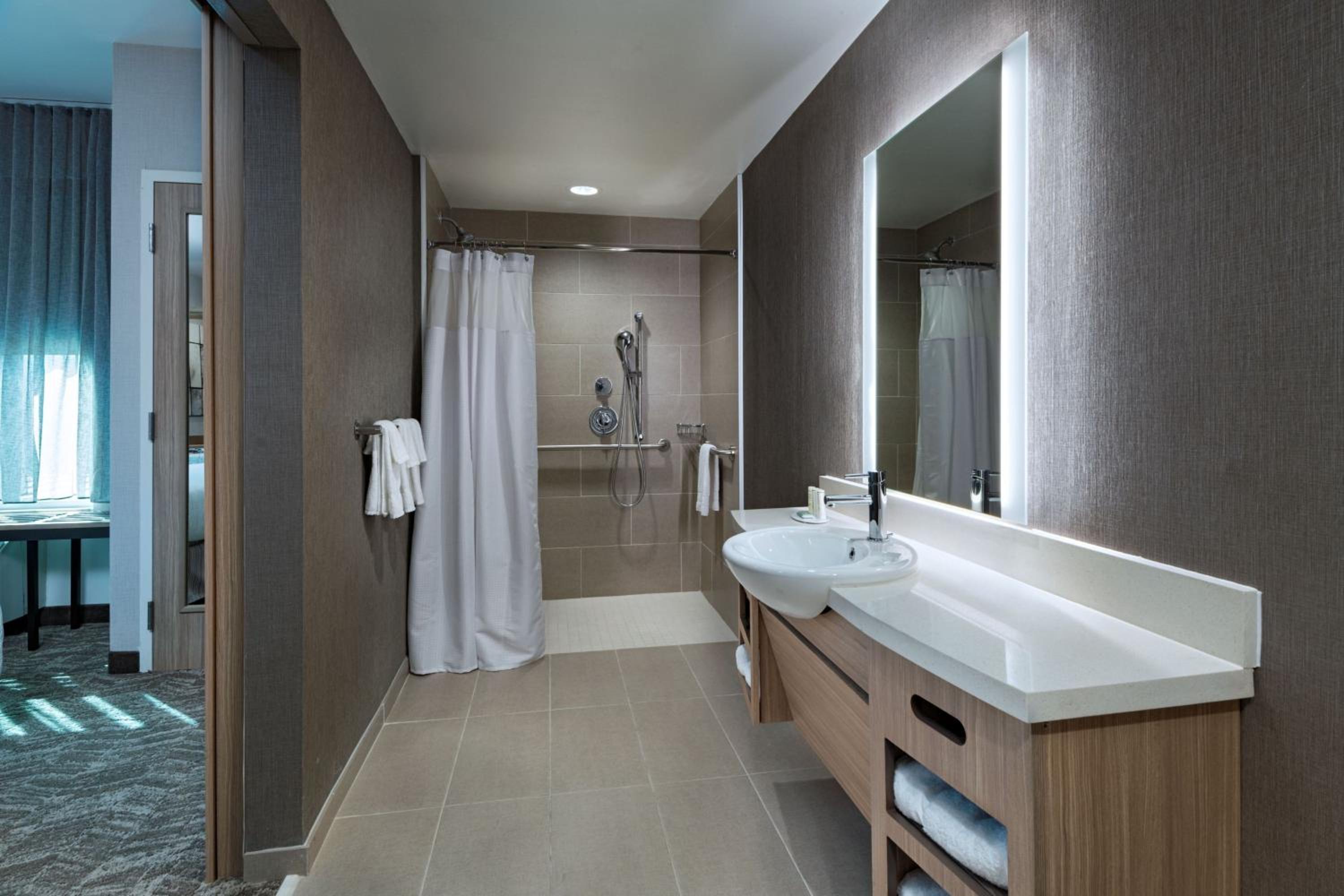 King Suite with Trundle Bed - Photo 6