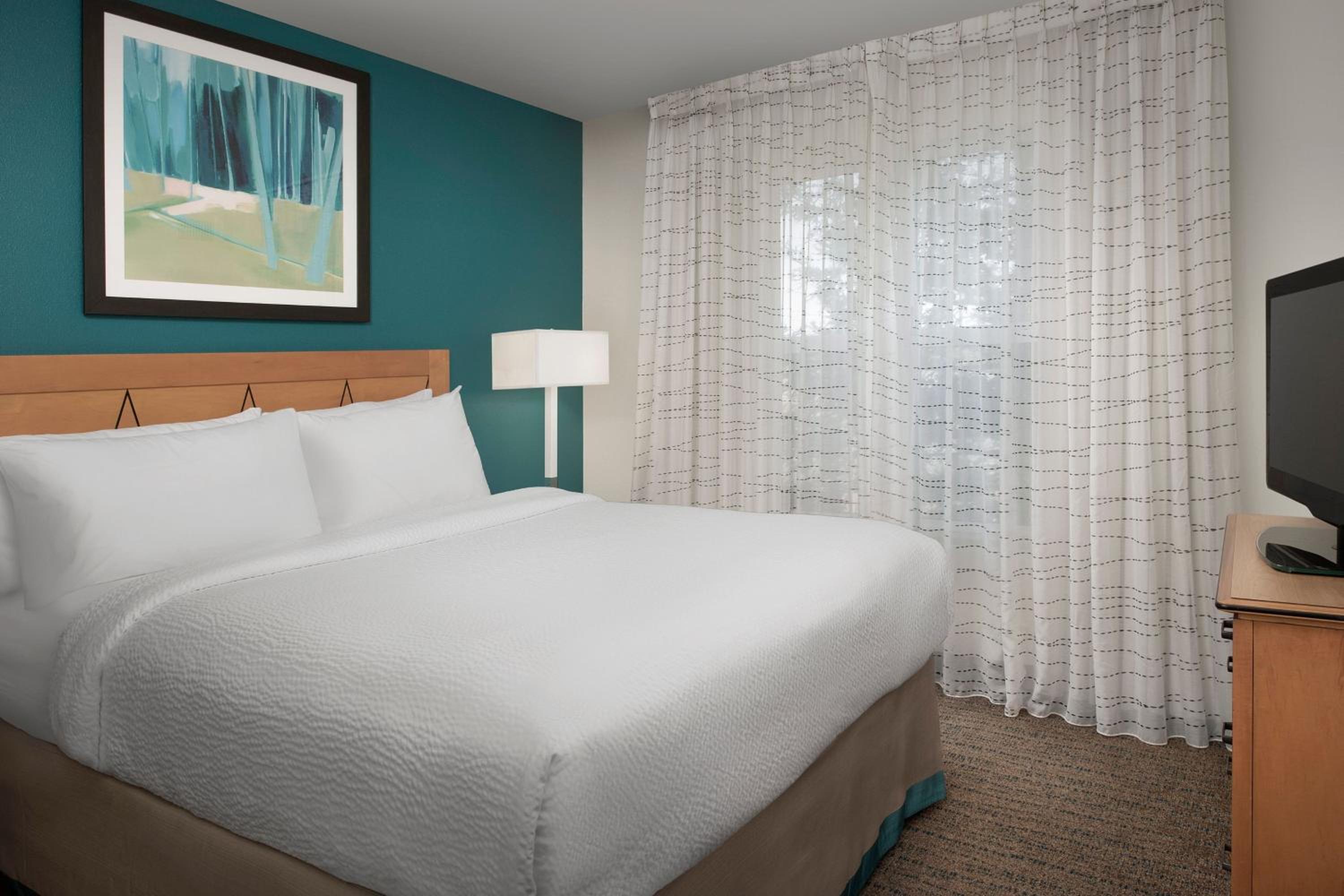 Two-Bedroom Suite - Photo 6