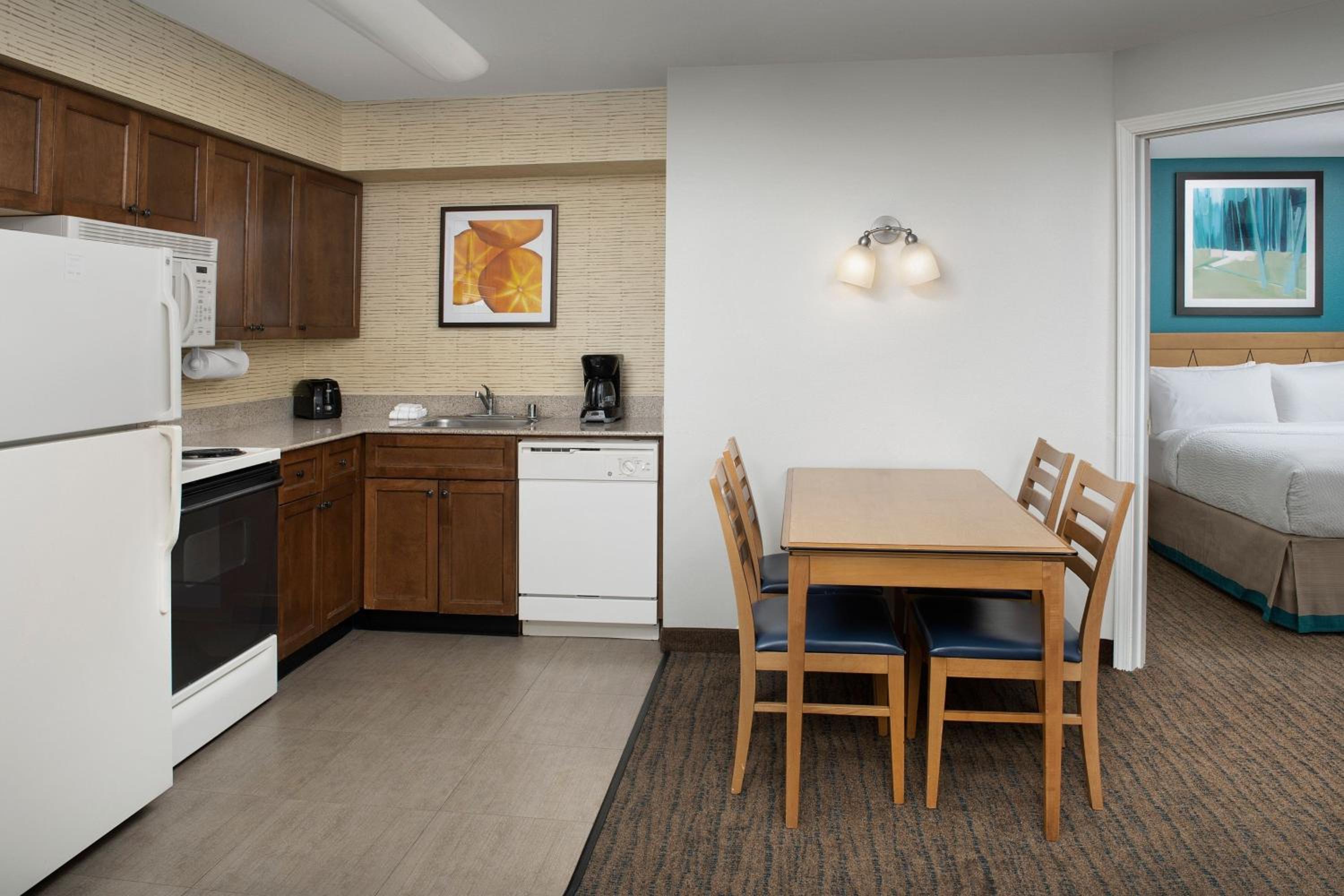 Two-Bedroom Suite - Photo 4