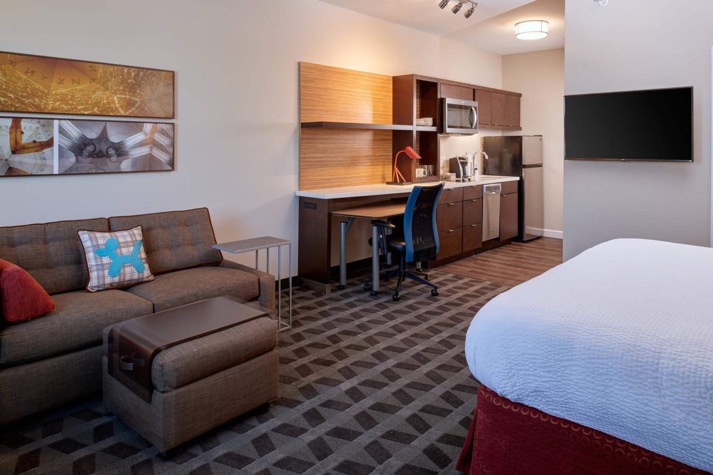 King Studio with Sofa Bed