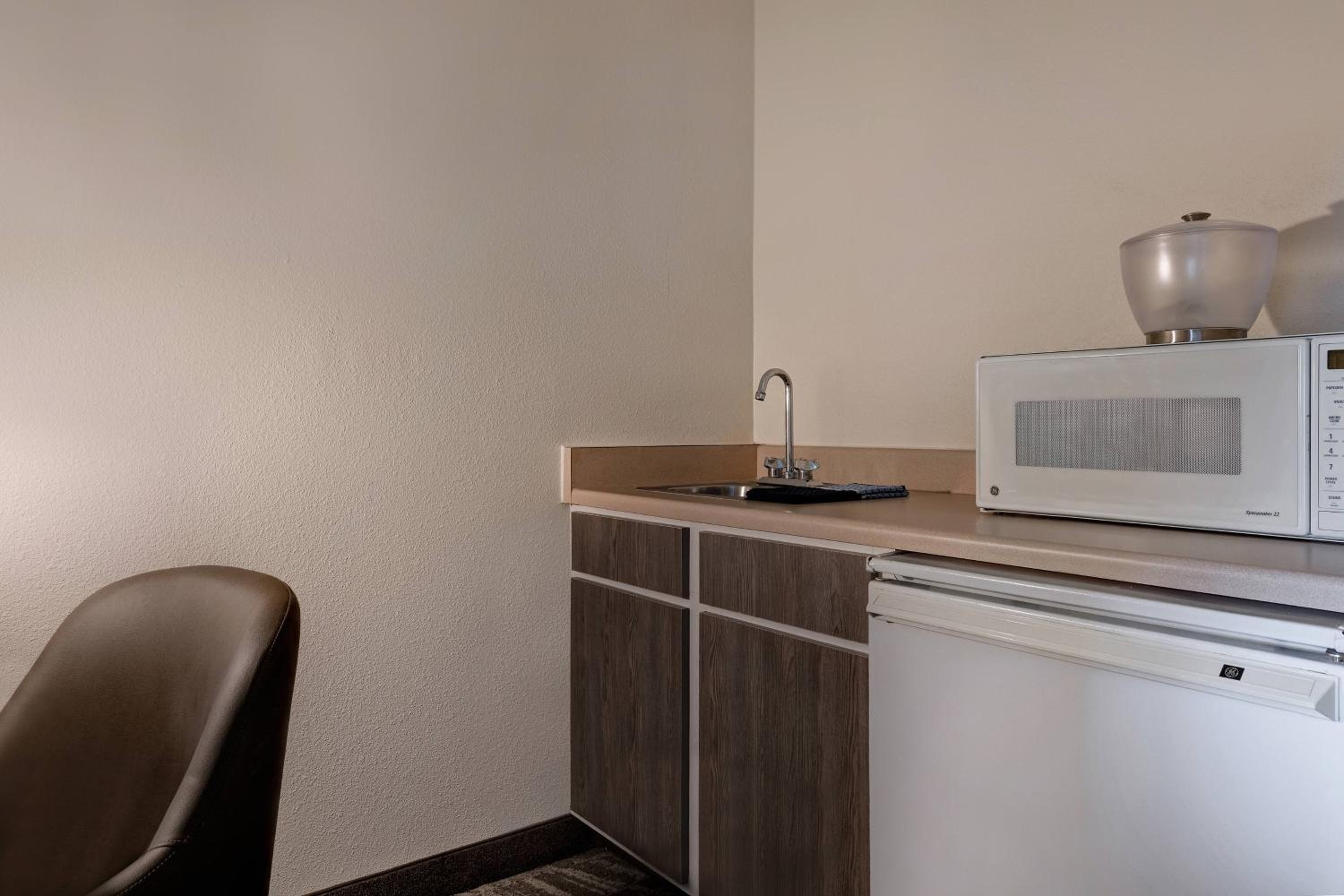 Suite with Two Double Beds and Sofa Bed - Photo 5