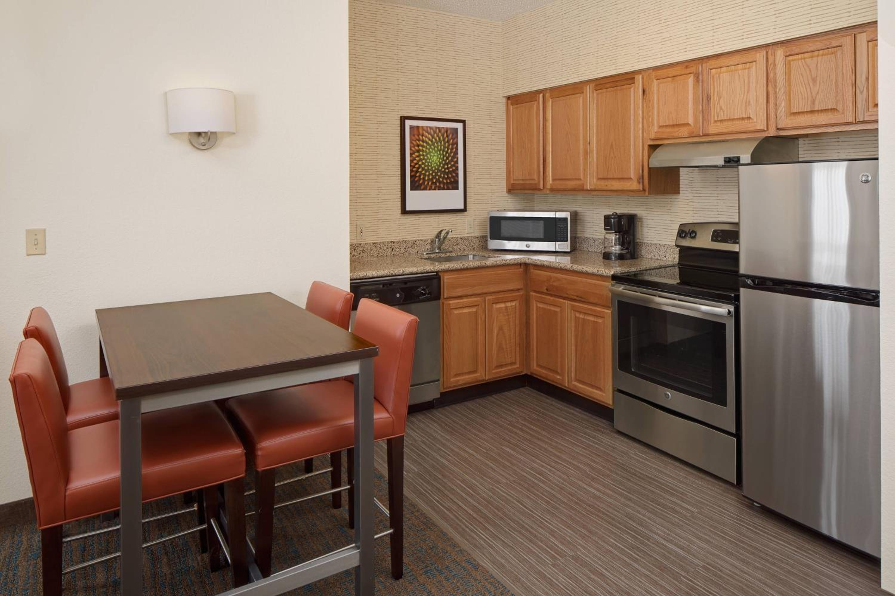 Two-Bedroom Suite - Photo 3