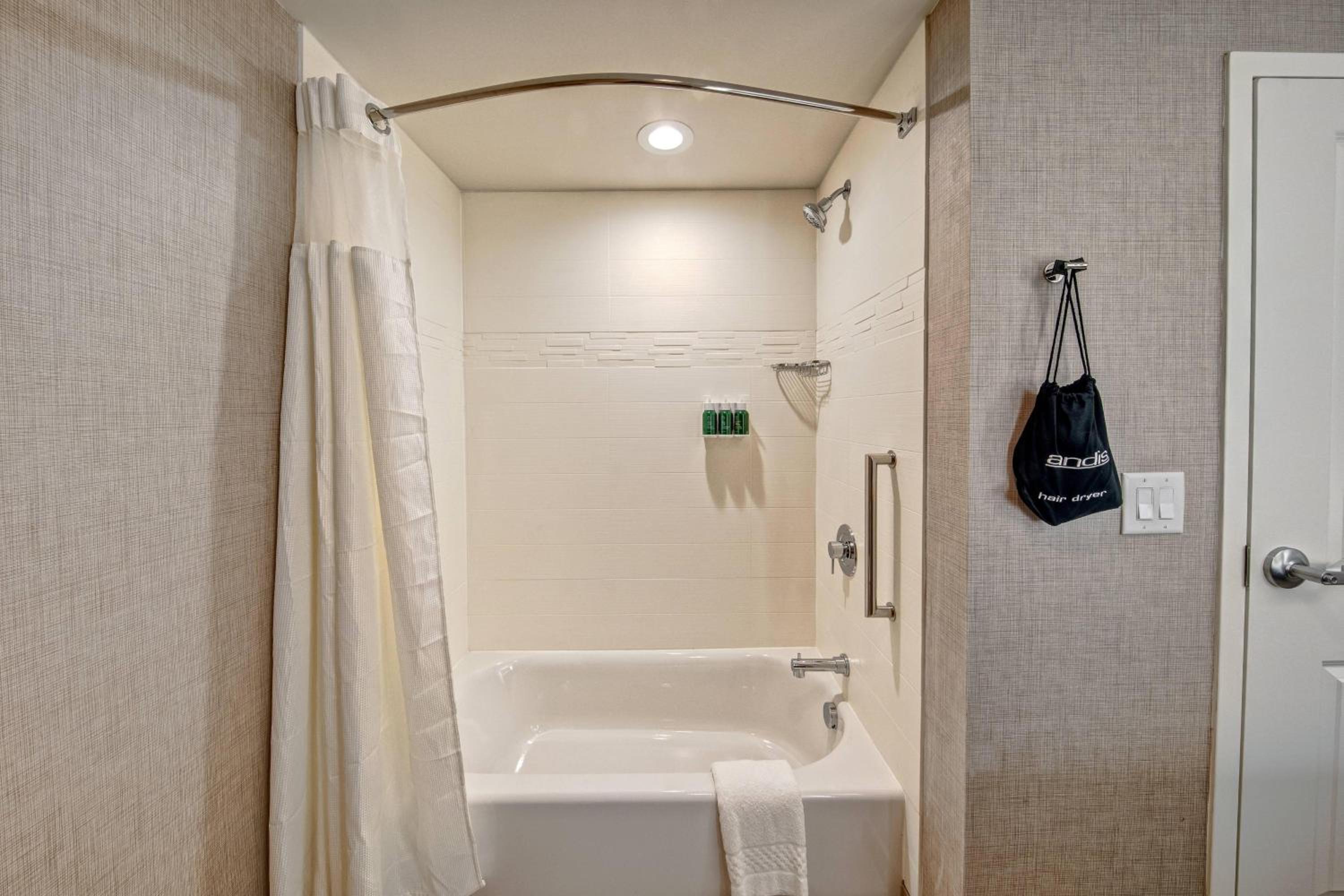 One-Bedroom King Suite with Sofa Bed - Hearing Accessible photo 2