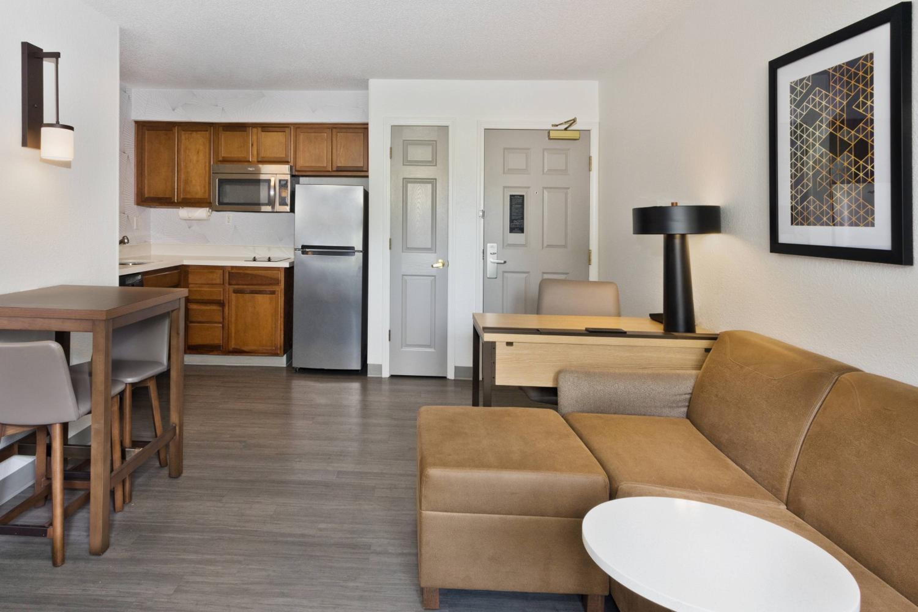 One-Bedroom Queen Suite - Photo 1