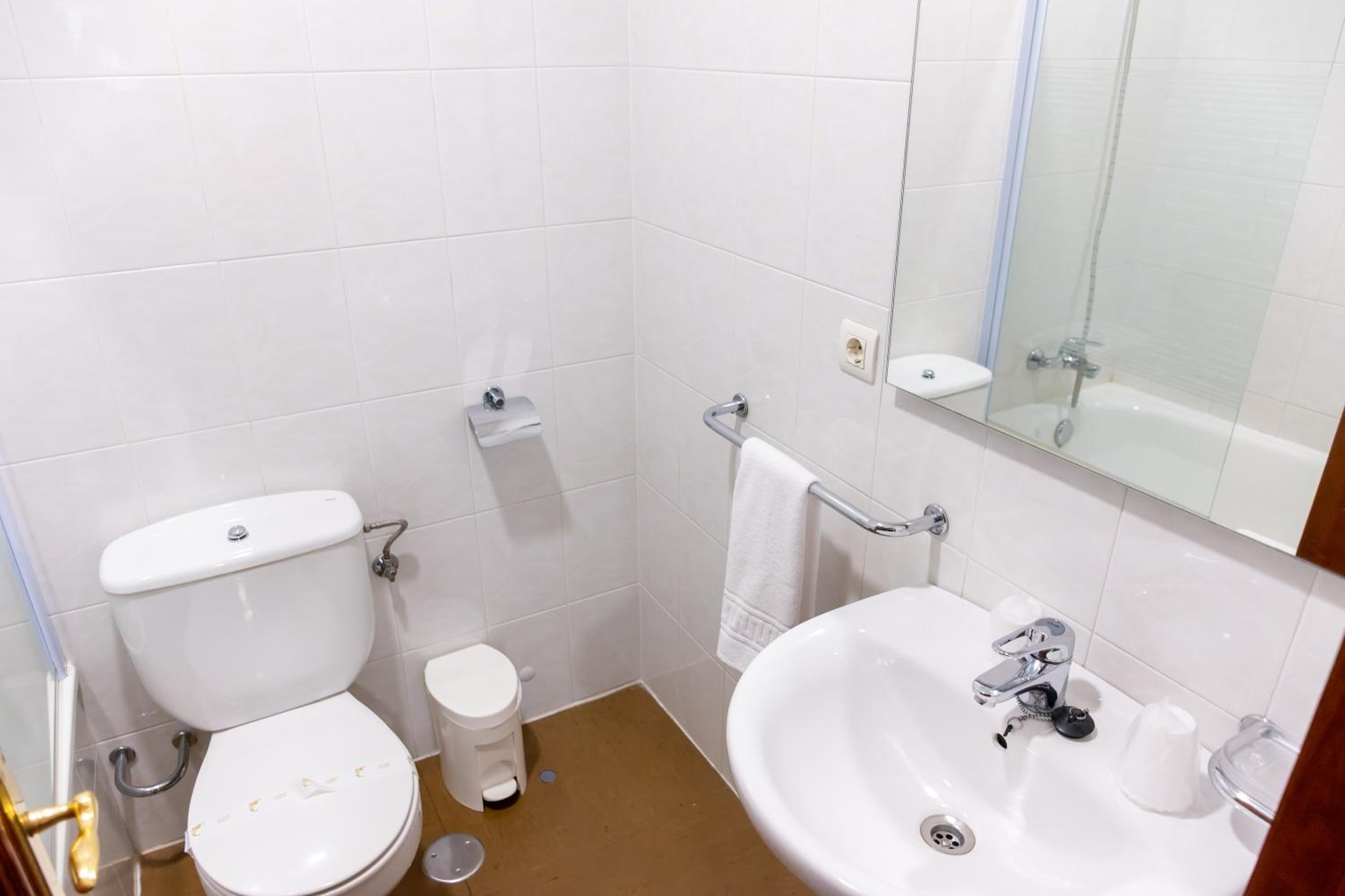 Standard Twin Room photo 3