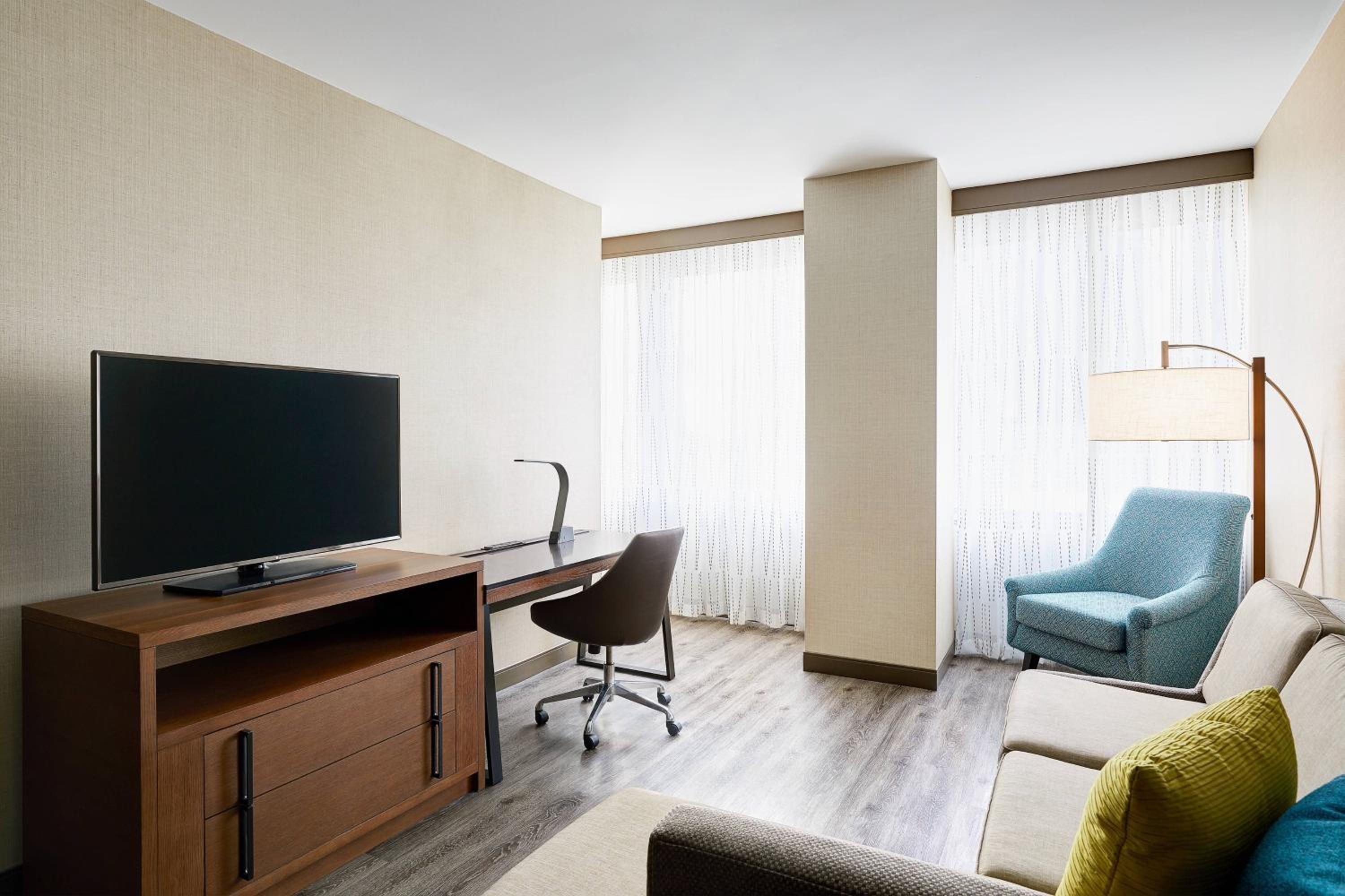 One-Bedroom Queen Suite with Sofa Bed - Hearing Accessible