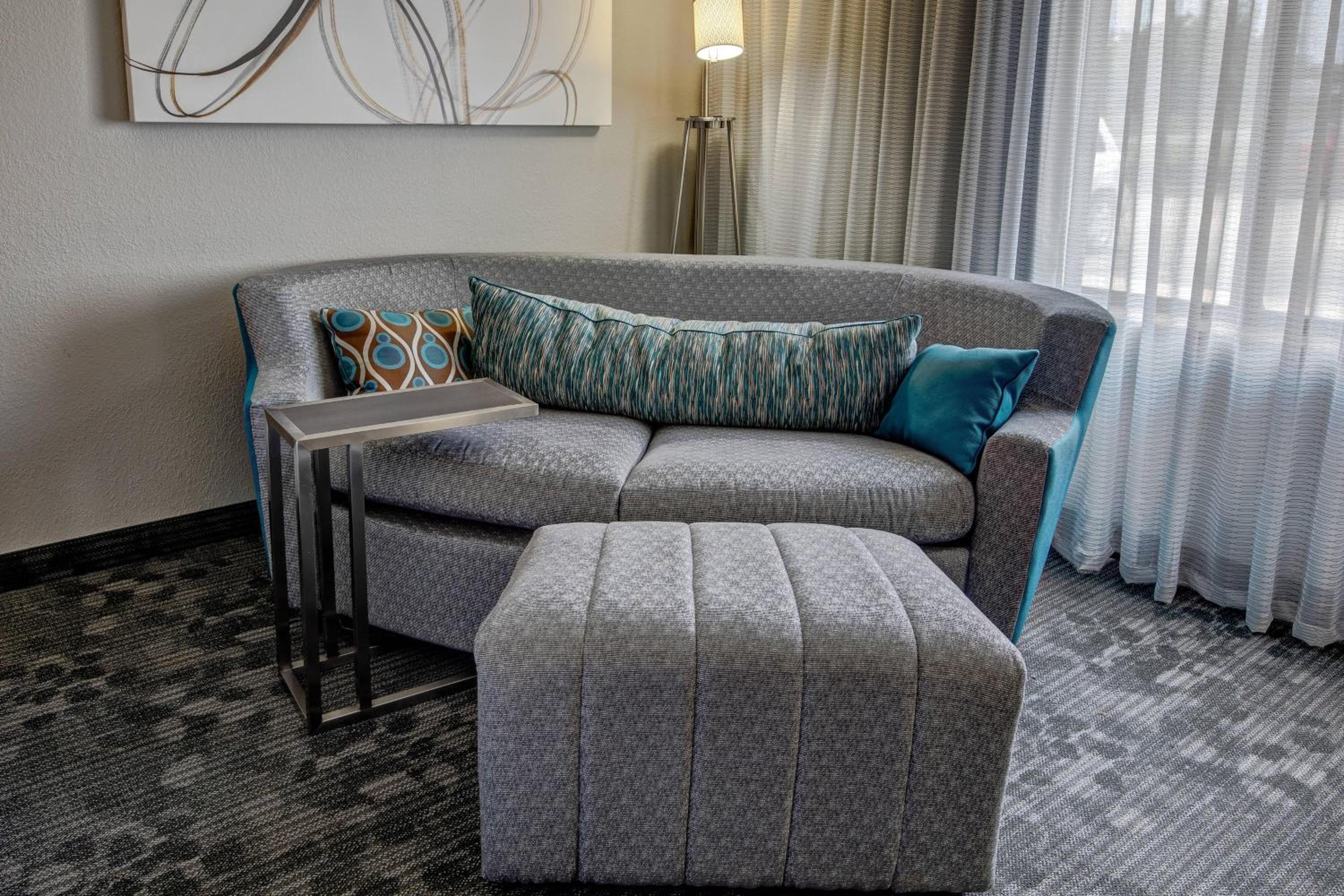 King Room with Sofa Bed - Photo 2