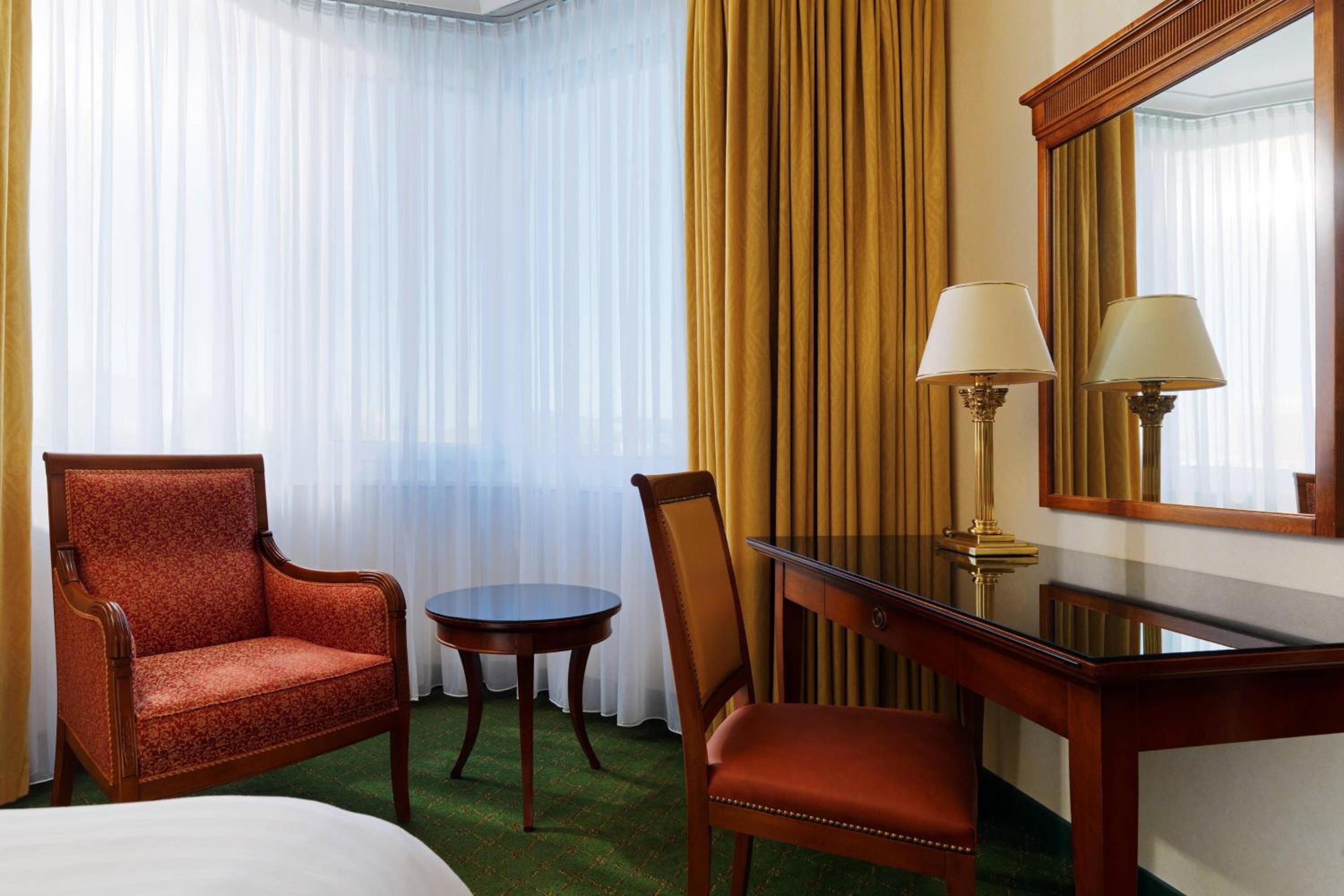 Guest Room, 1 King - Photo 2
