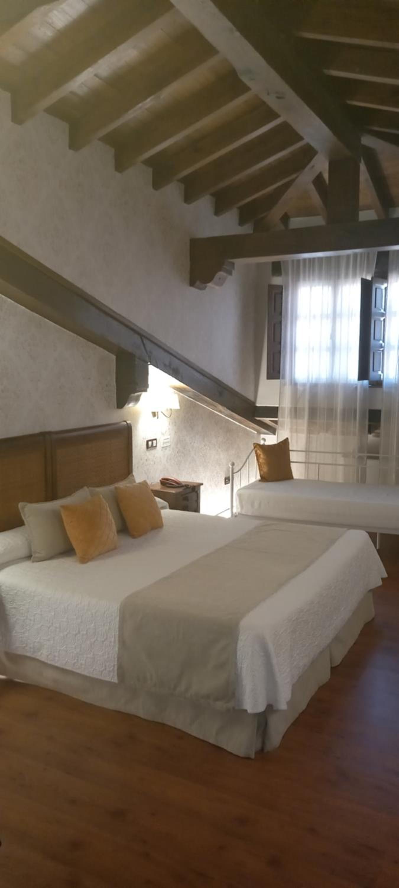 Double Room with Hydromassage Bath - Photo 5