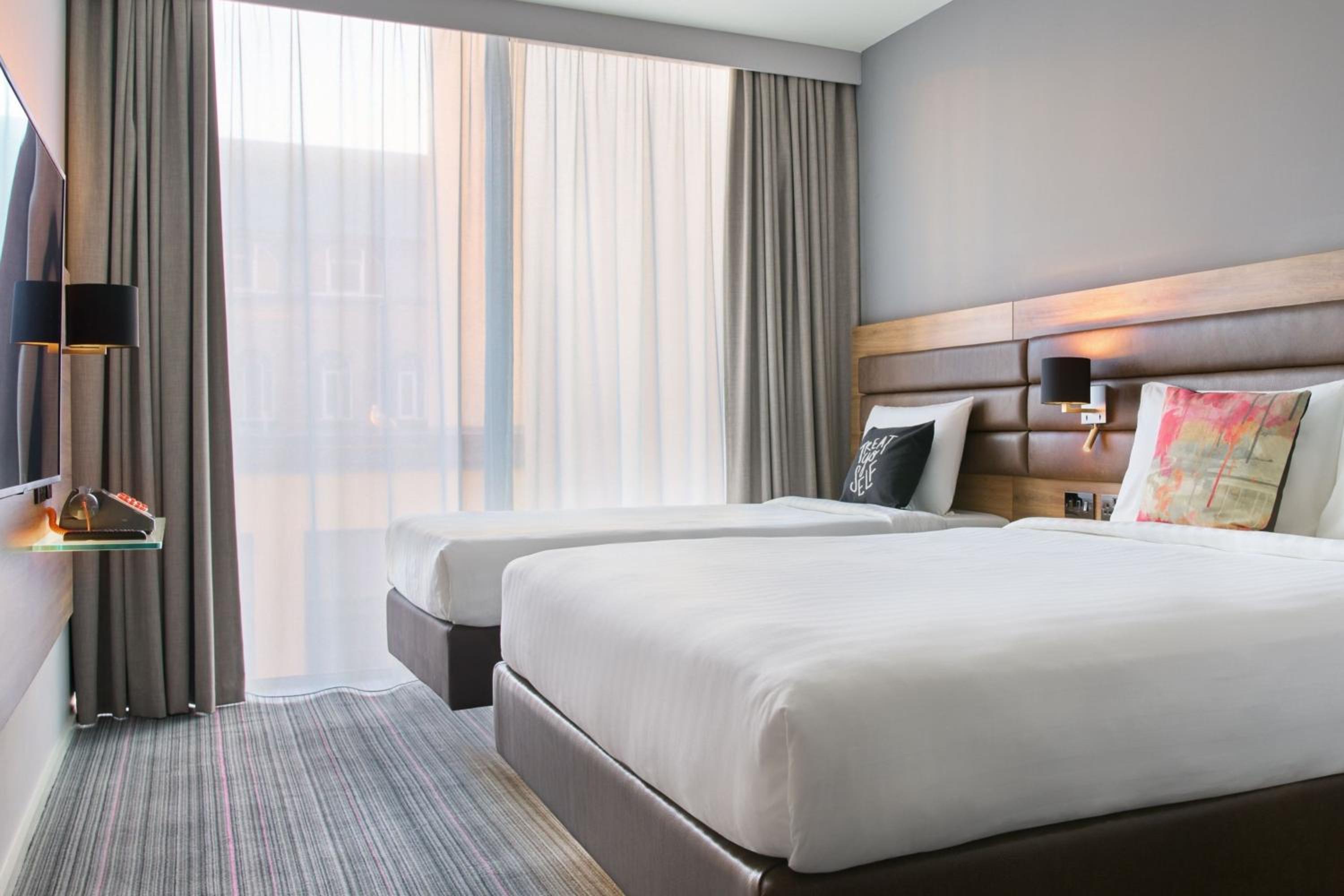 Moxy Sleeper Queen&Single, Guest room, 1 Queen
